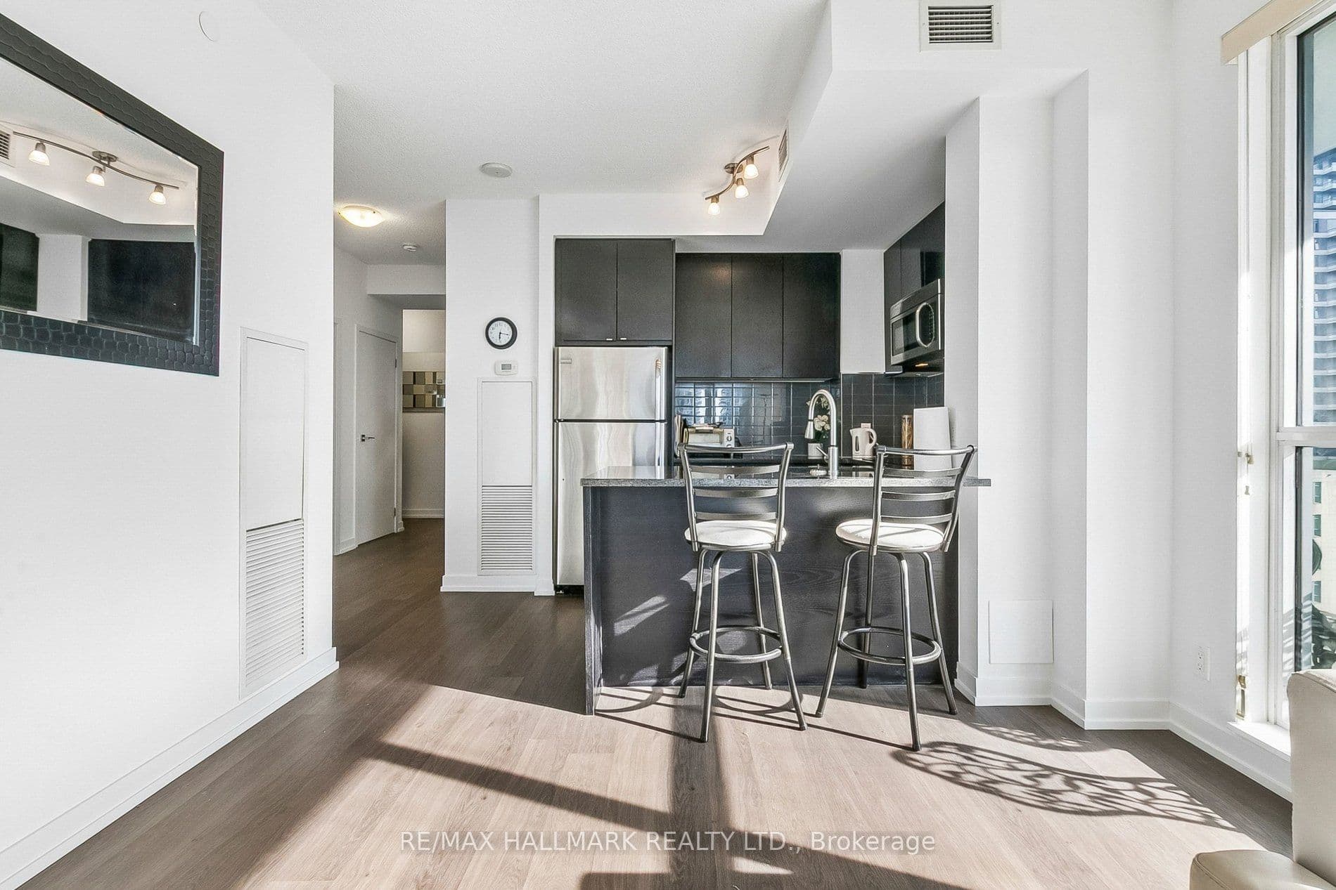 98 Lillian Street 1212, Toronto, ON M4S 0A5