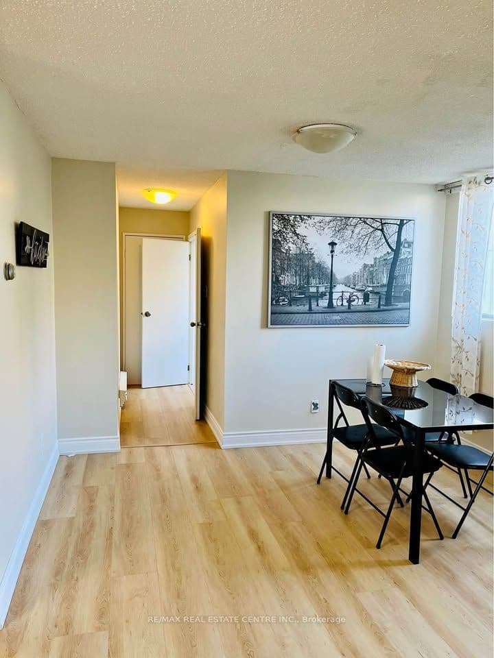 3700 Kaneff Crescent 501, Mississauga, ON L5A 4B8