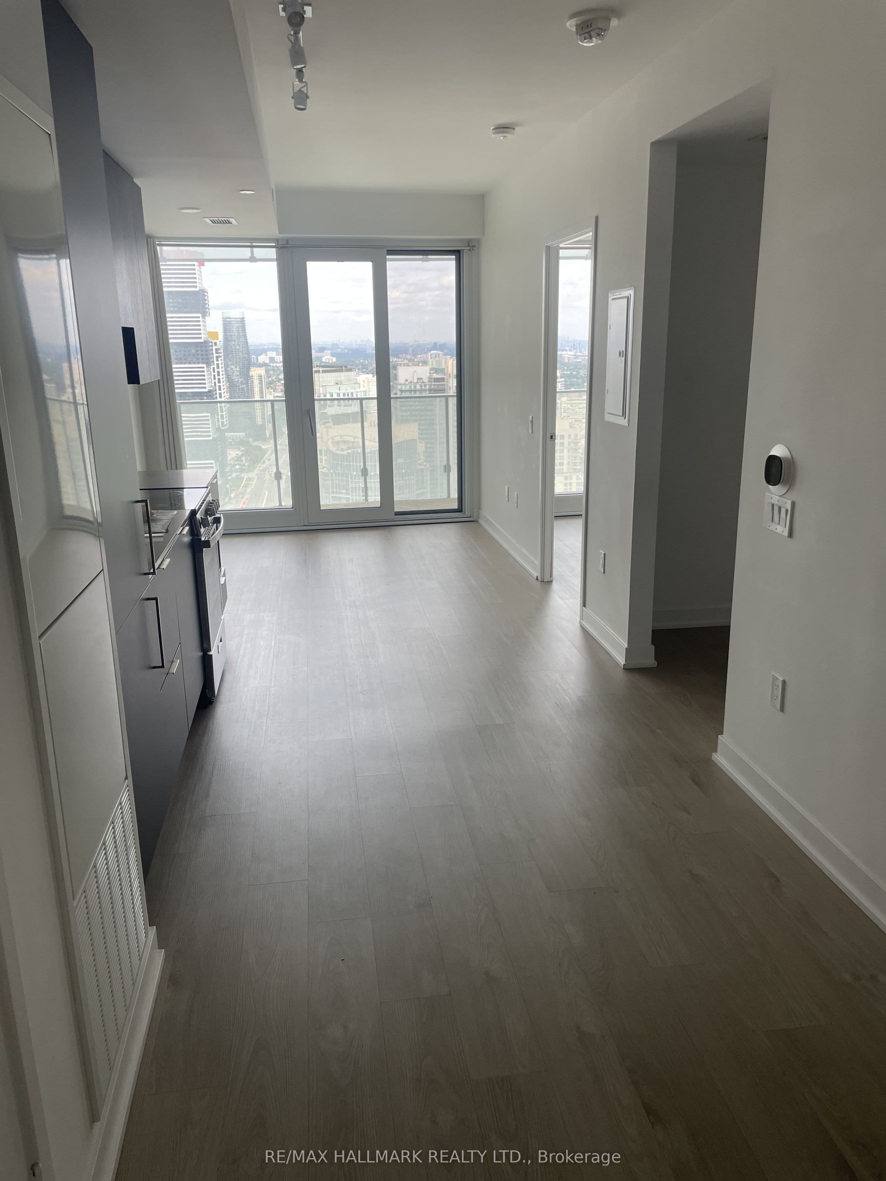 3900 Confederation Parkway 4111, Mississauga, ON L5B 0M3