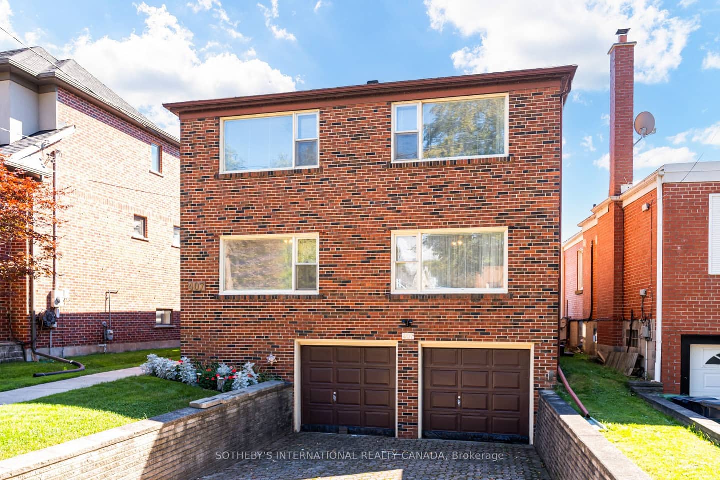 407 Lake Promenade, Toronto, ON M8W 1C3