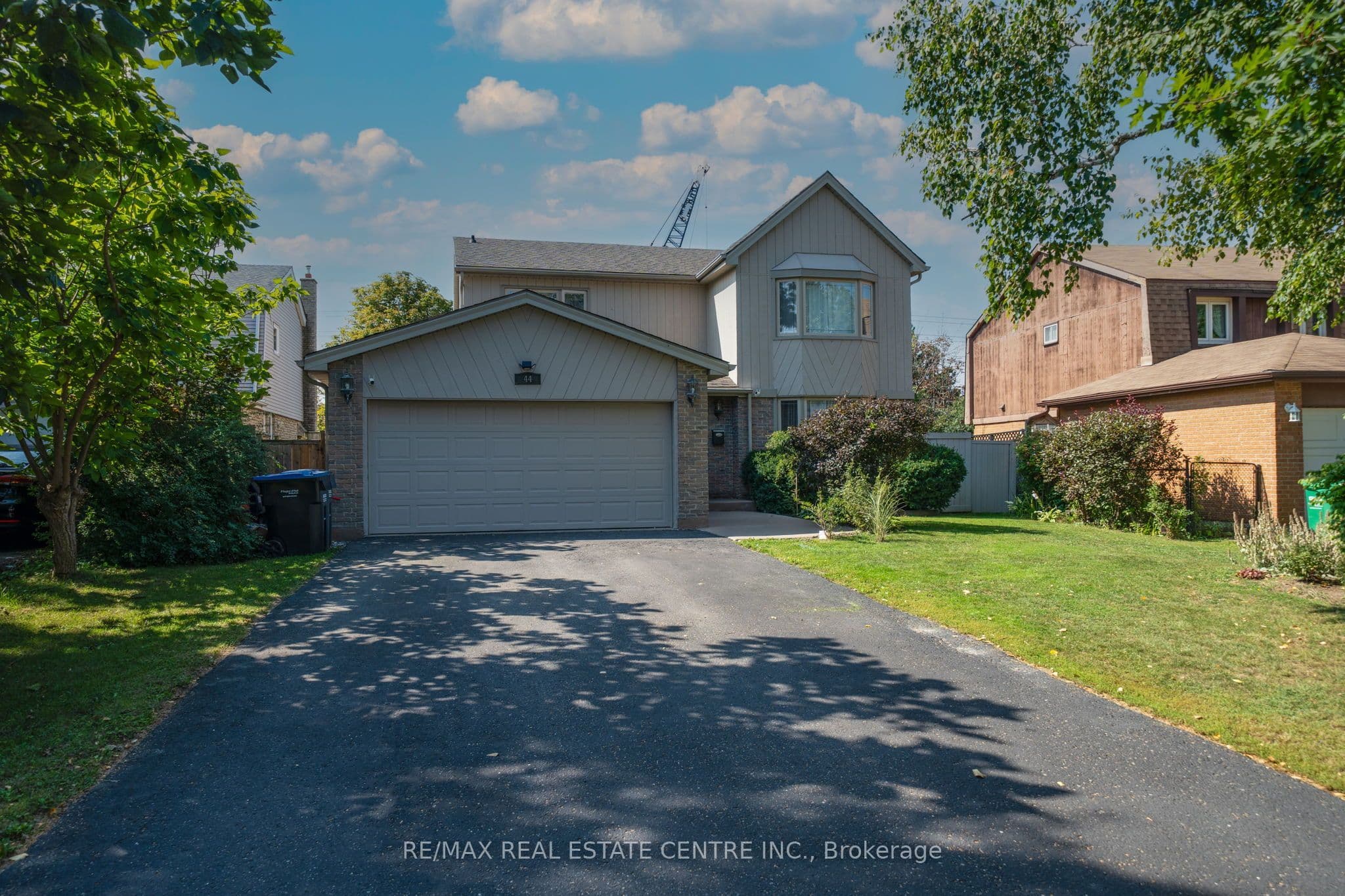 44 Madelaine Crescent, Brampton, ON L6S 2Y9