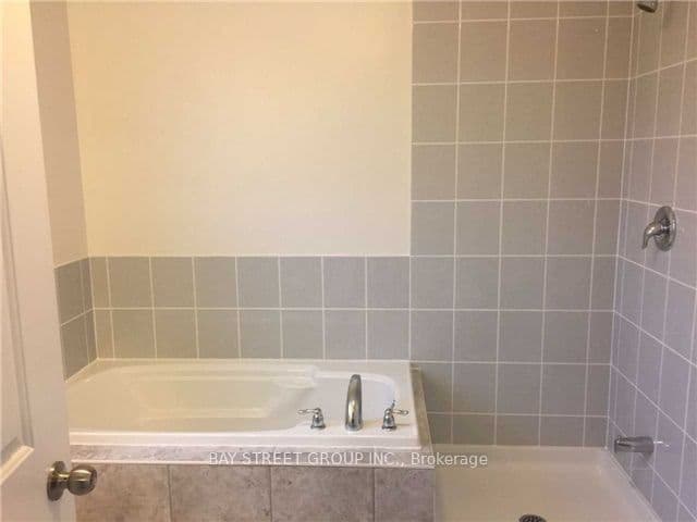 45 Longshore Way, Whitby, ON L1N 0M1