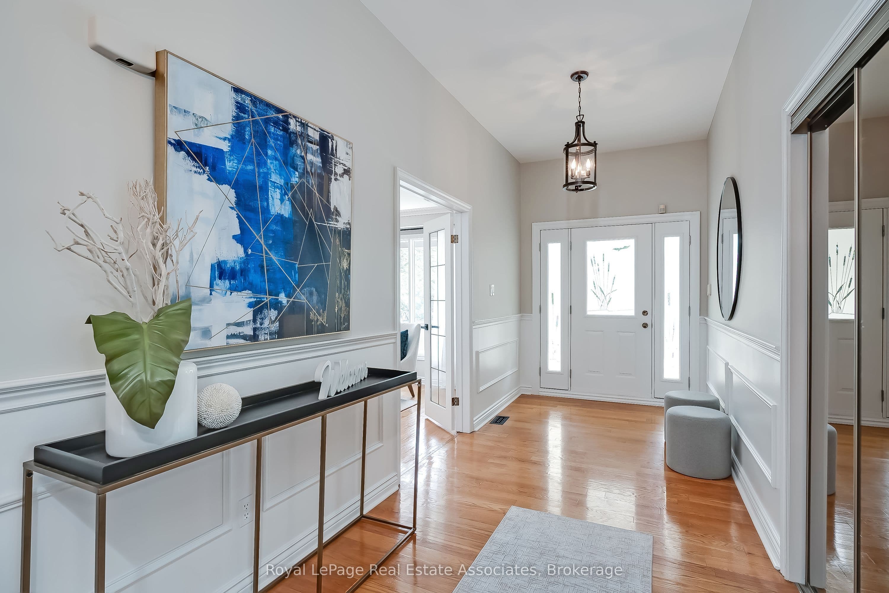 2553 Annelyn Court, Mississauga, ON L5C 2Z7