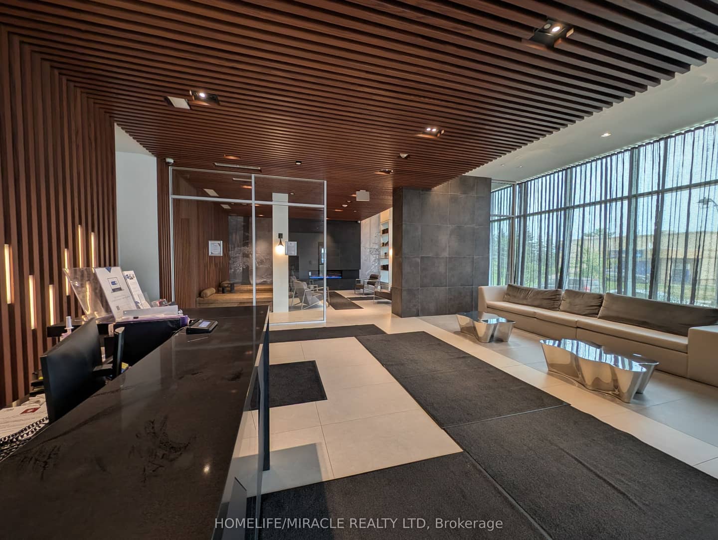 297 Oak Walk Drive 310, Oakville, ON L6H 6Z3