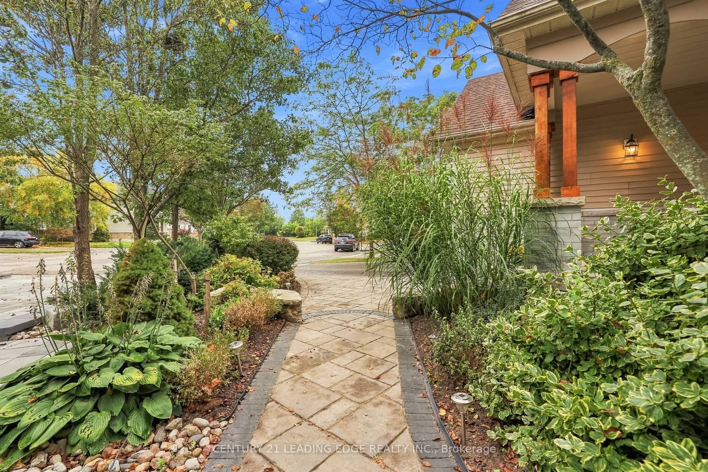 12 Coastview Court, Whitby, ON L1N 9N6