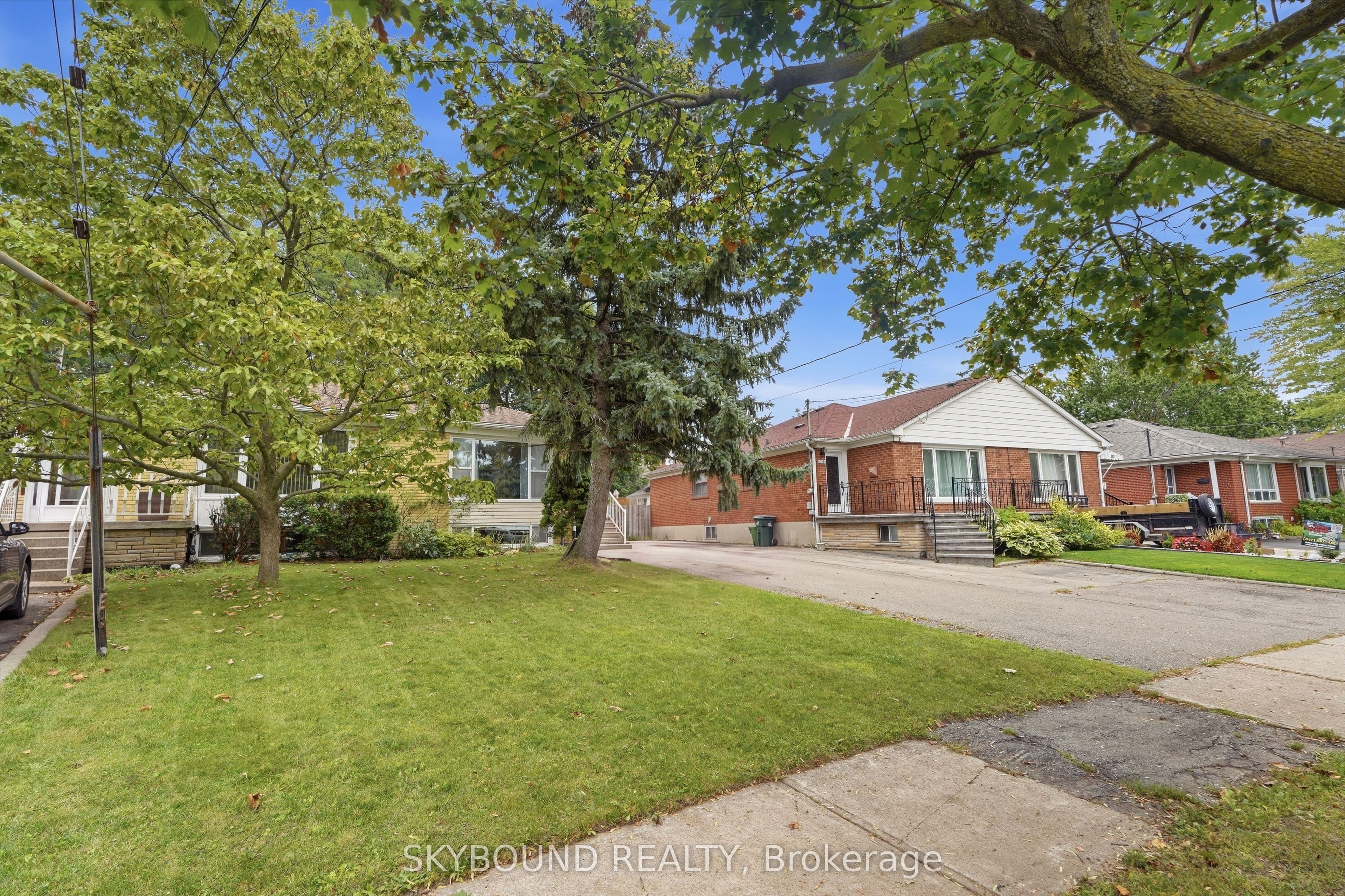 3427 Fellmore Drive, Mississauga, ON L5C 2E1