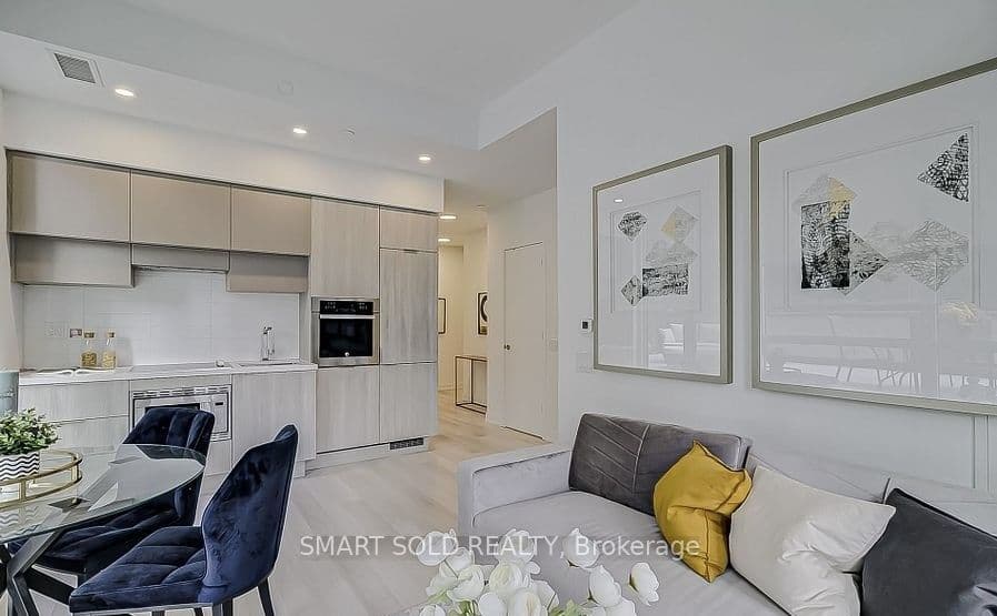 39 Roehampton Avenue 505, Toronto, ON M4P 1P9