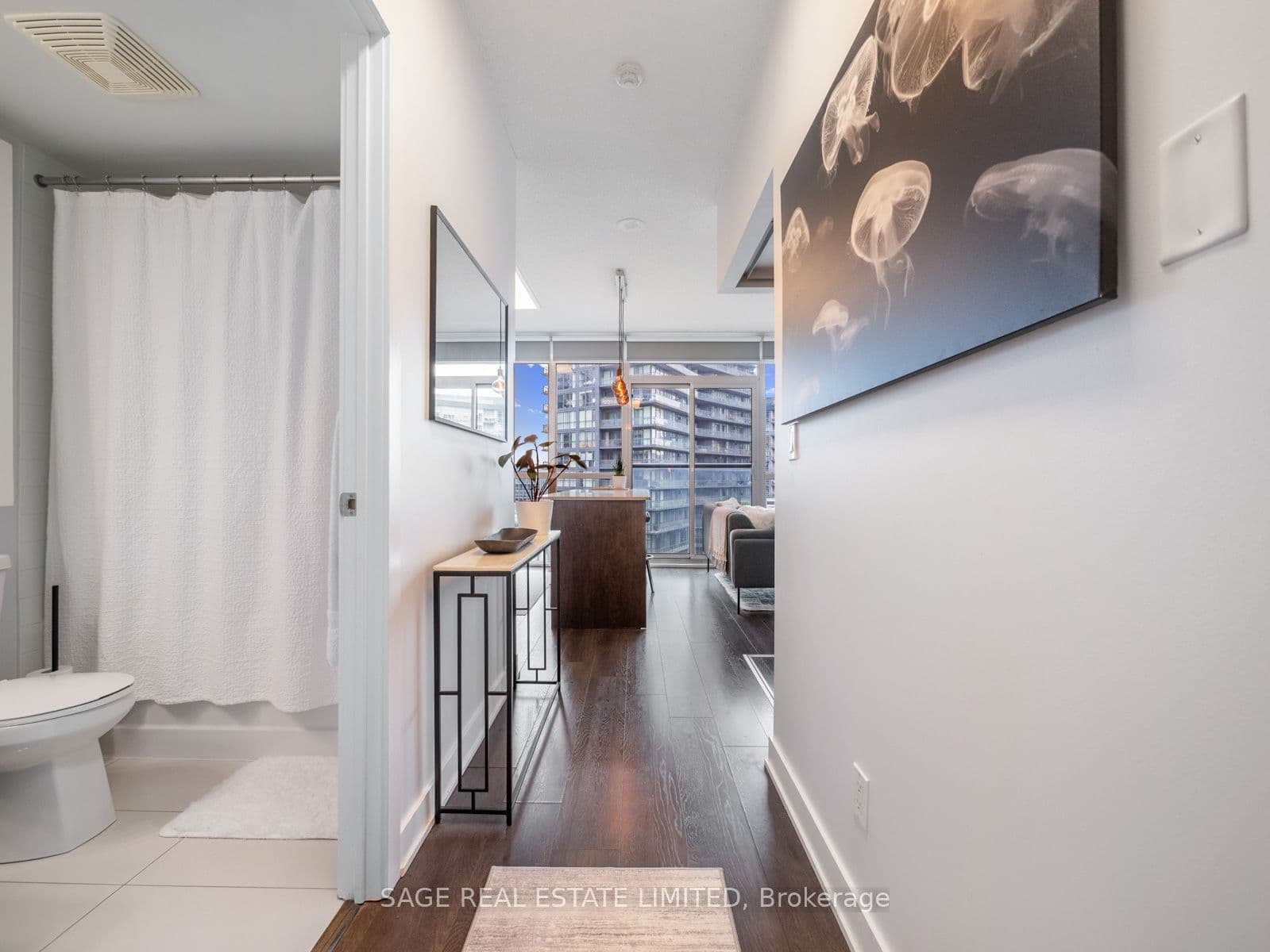 169 Fort York Boulevard 918, Toronto, ON M5V 0C8