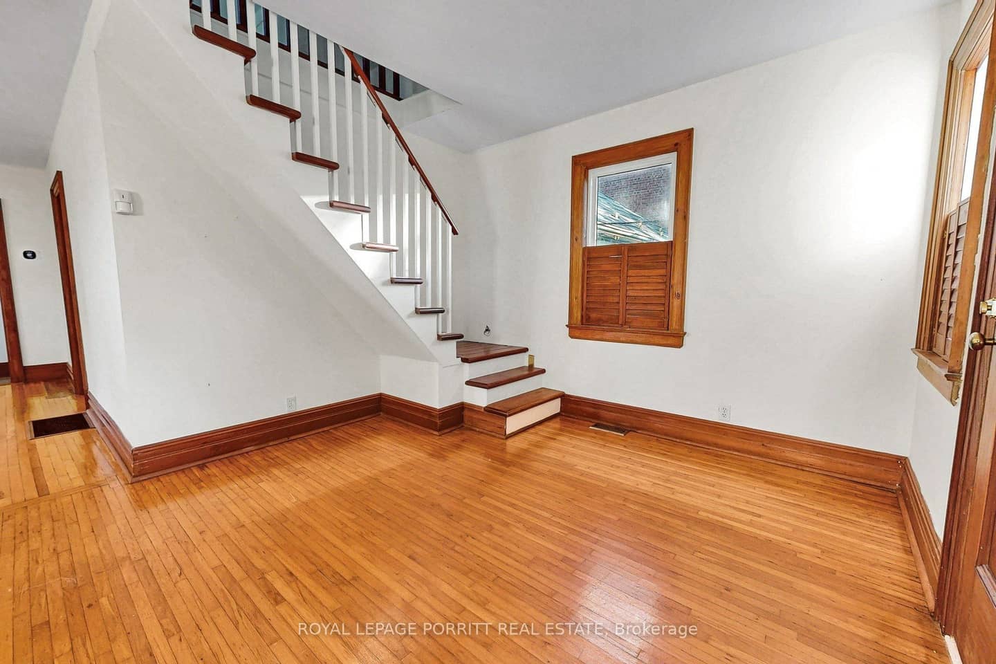 51 Arcadian Circle, Toronto, ON M8W 2Z4