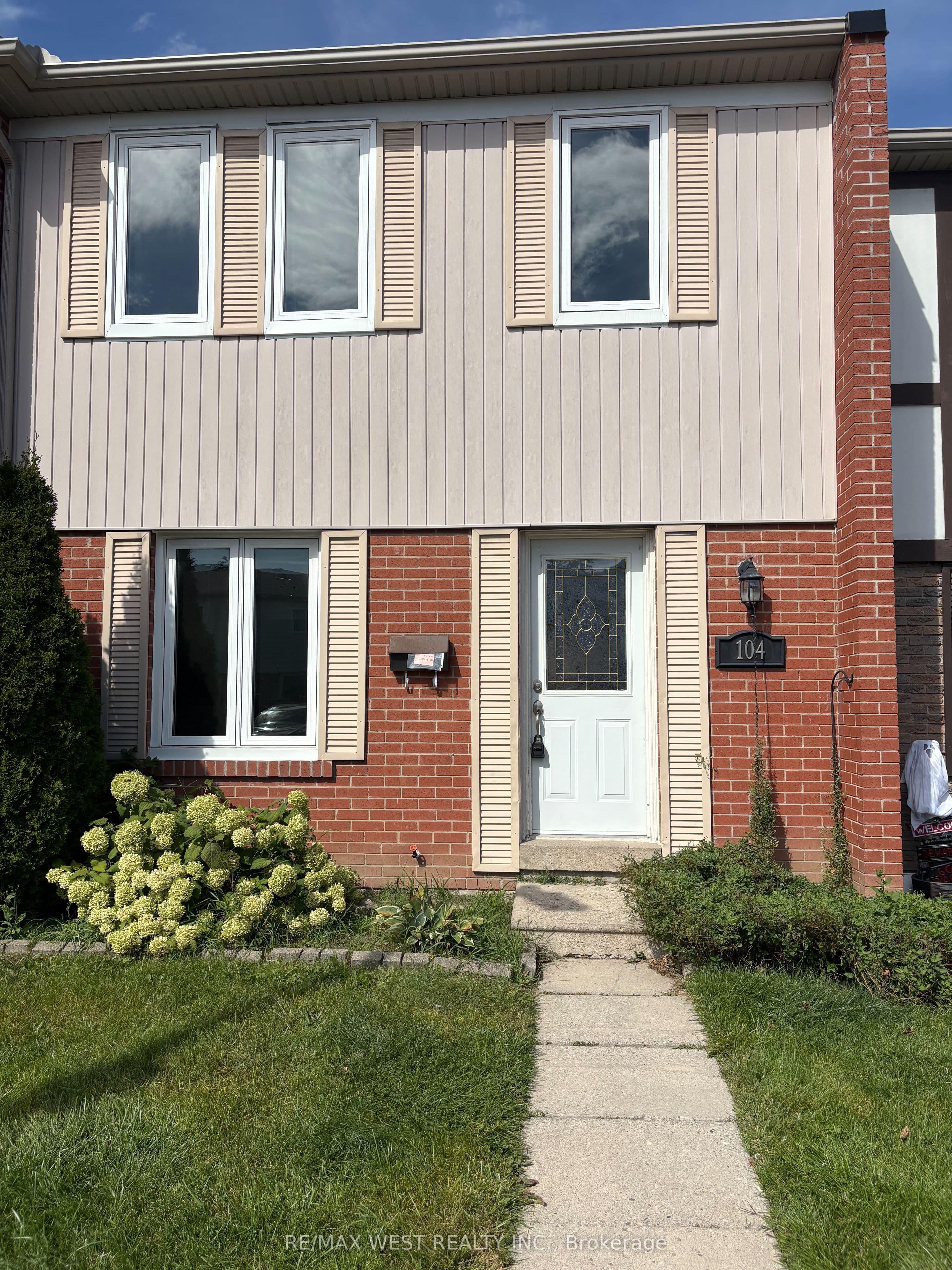 900 S Central Park Drive 104, Brampton, ON L6S 3J6
