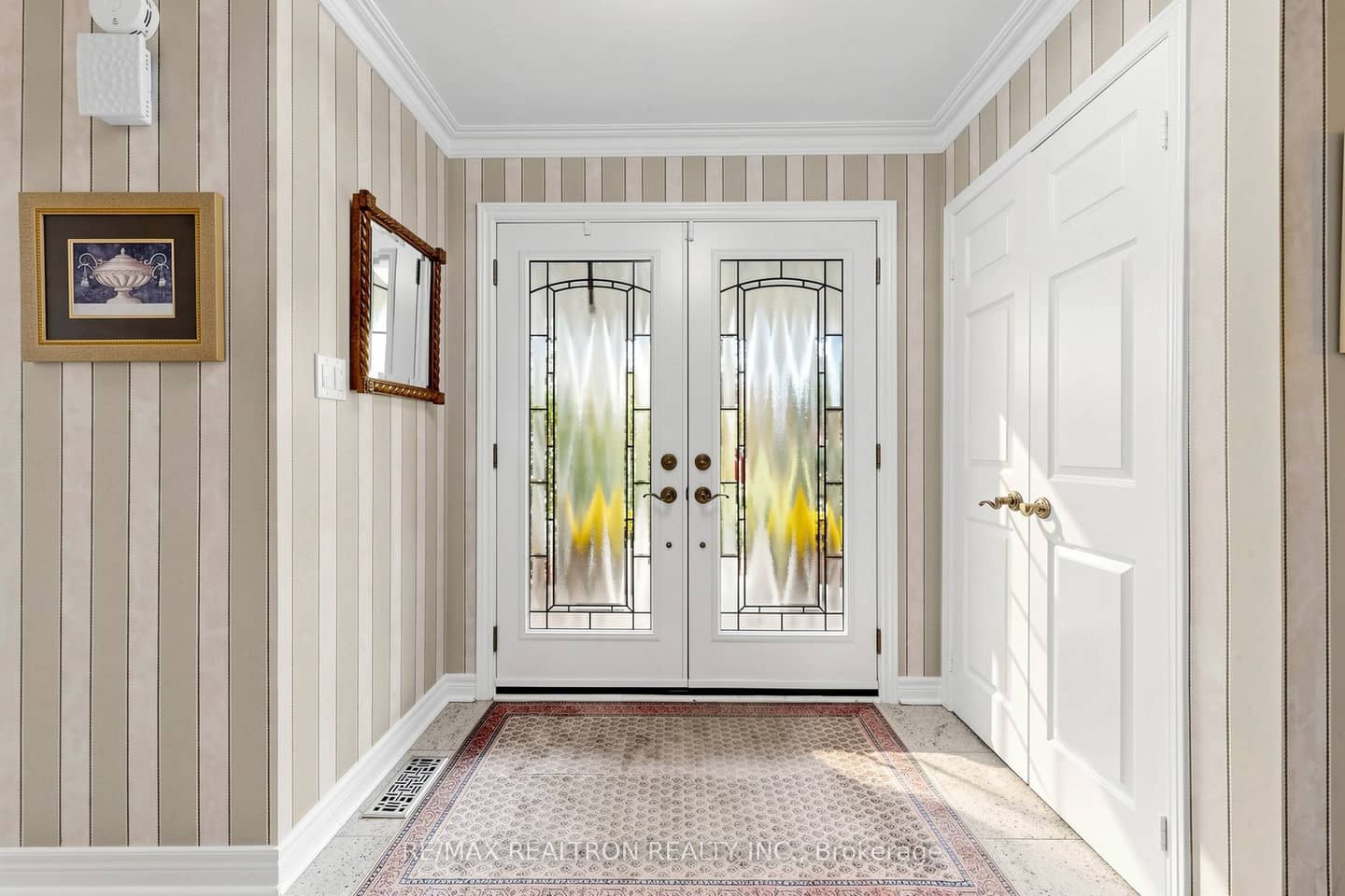 2 Manor Place, Brampton, ON L6Z 1Y7