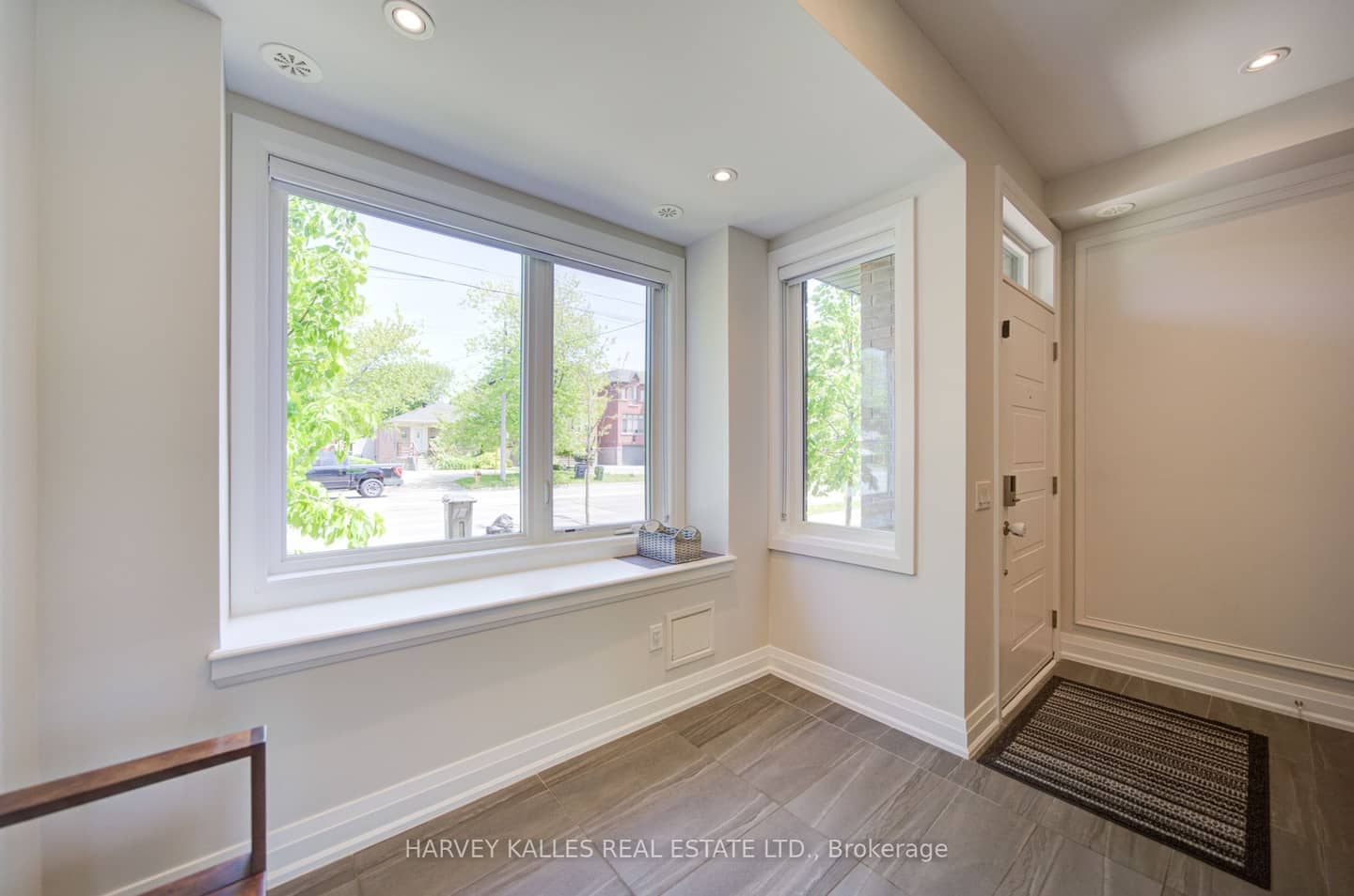 1130A Islington Avenue, Toronto, ON M8Z 0G6