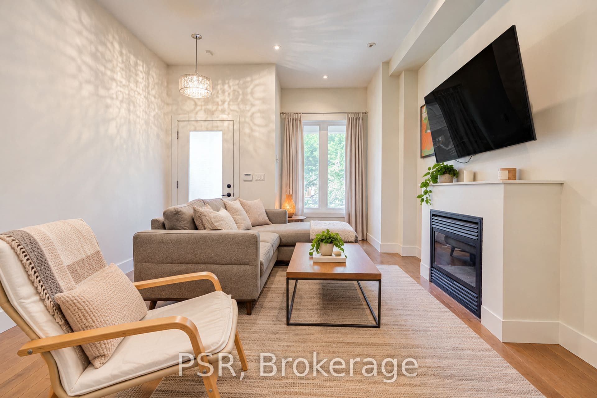 143 Montrose Avenue Main, Toronto, ON M6J 2T6
