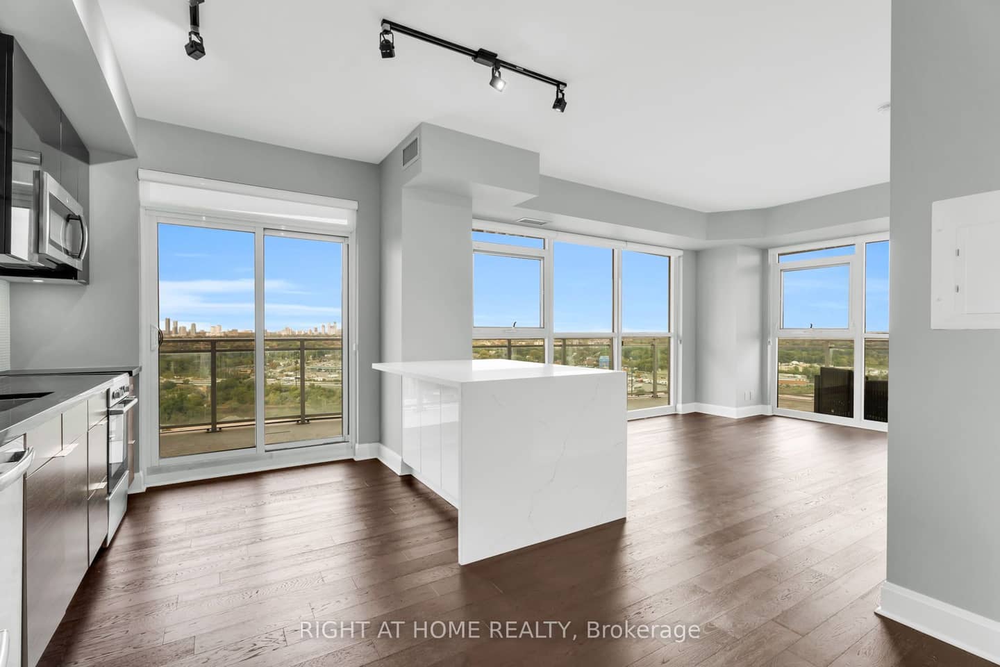 33 Shore Breeze Drive 2304, Toronto, ON M8V 0G1