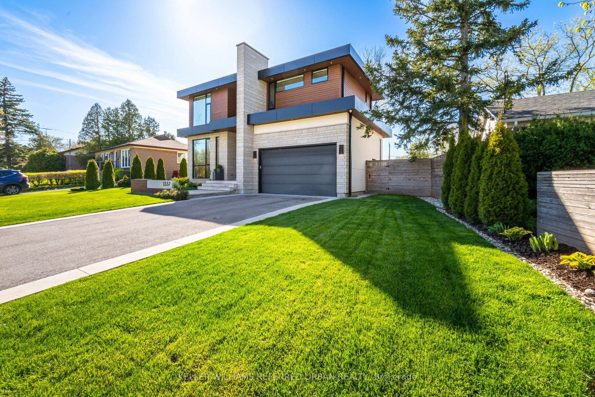1337 Waverly Avenue, Oakville, ON L6L 2S4