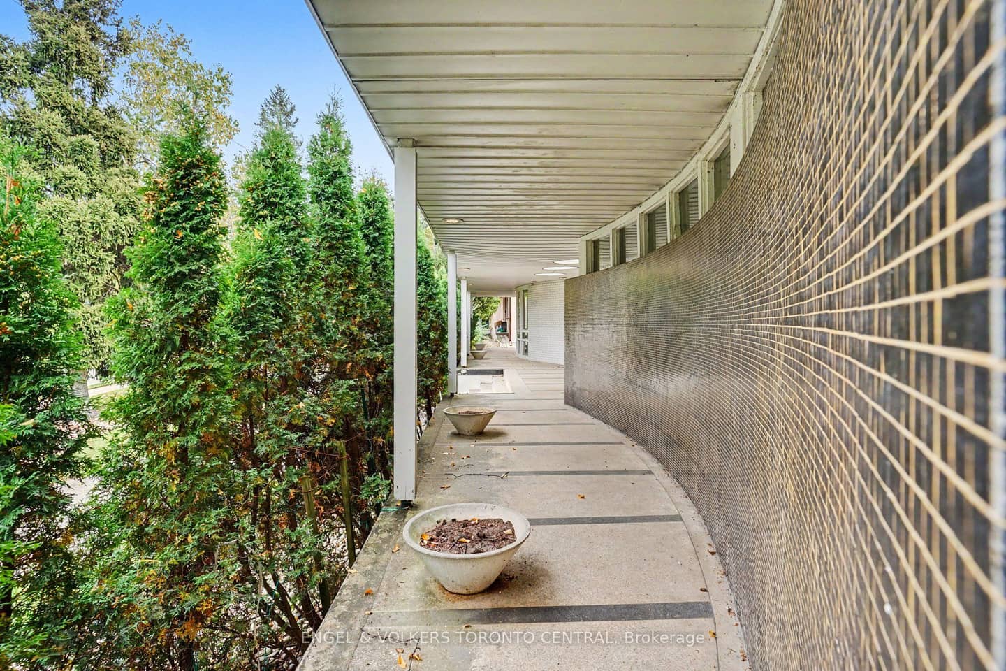 11 Suncrest Drive, Toronto, ON M3C 2L1