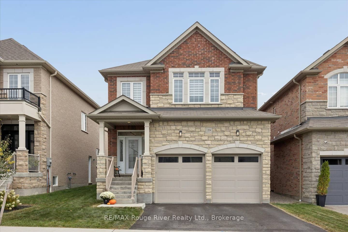 29 St Augustine Drive, Whitby, ON L1M 0L7