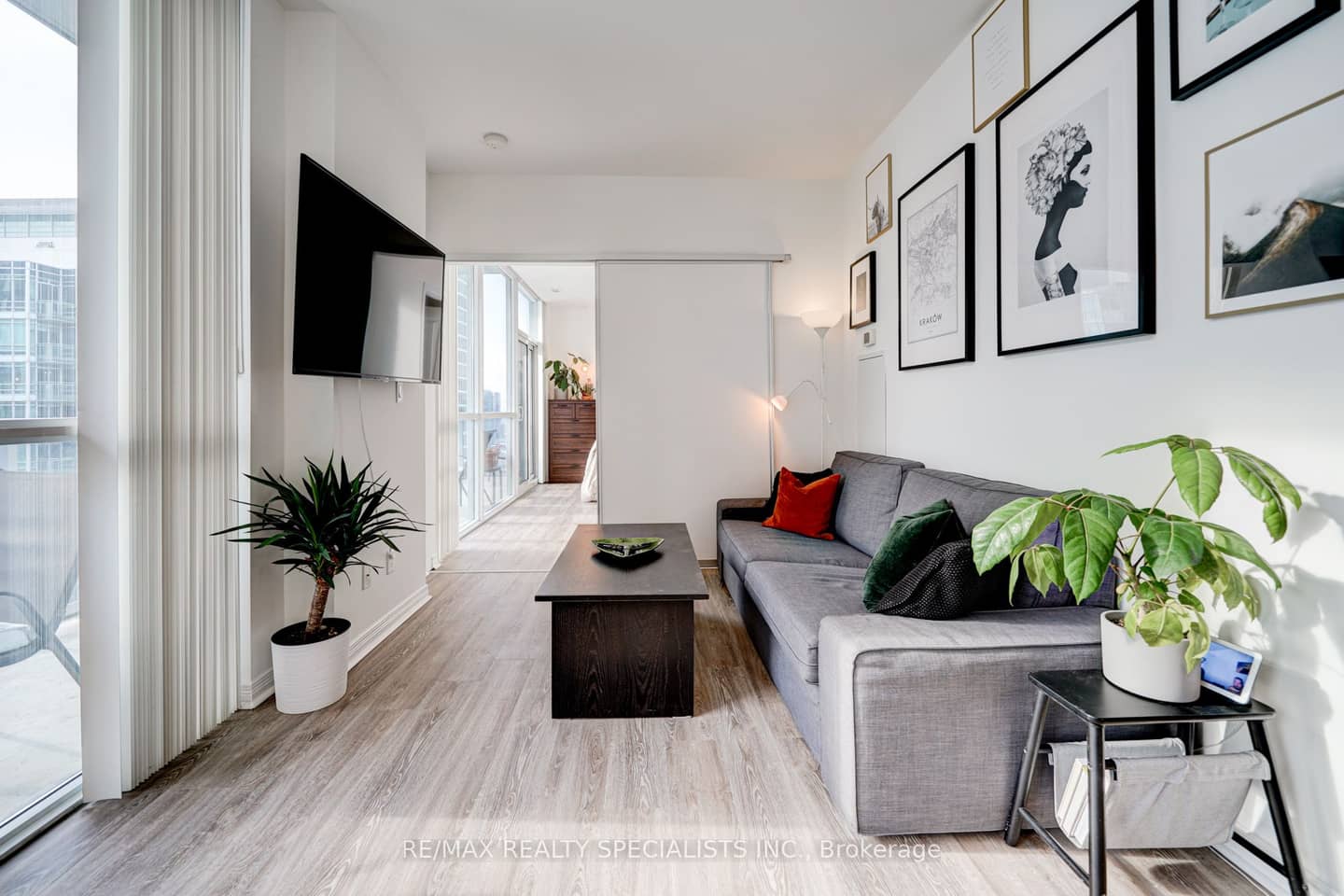352 Front Street 2305, Toronto, ON M5V 0K3