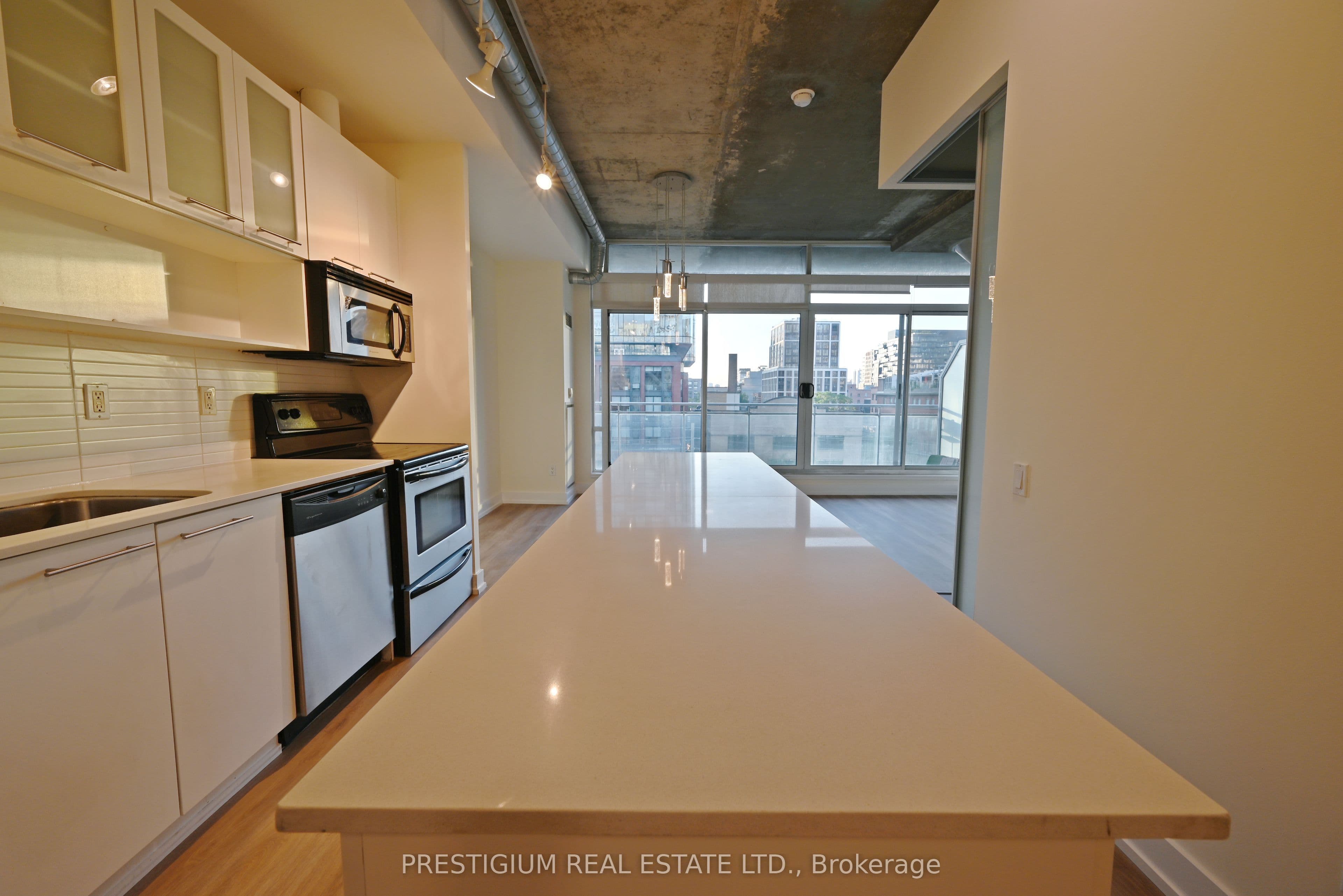 66 Portland Street 611, Toronto, ON M5V 2M6
