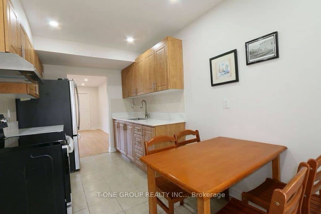 8 Liszt Gate 9, Toronto, ON M2H 1G7