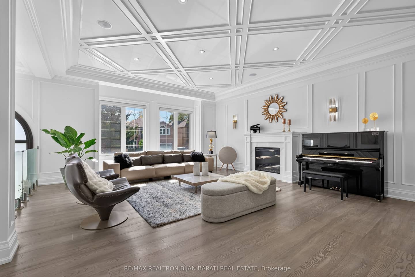 130 Pemberton Avenue, Toronto, ON M2M 1Y7
