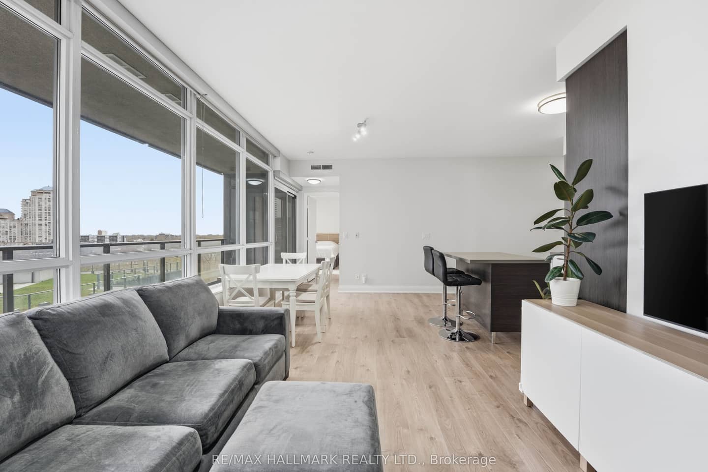 36 Park Lawn Road 710, Toronto, ON M8Y 0E5
