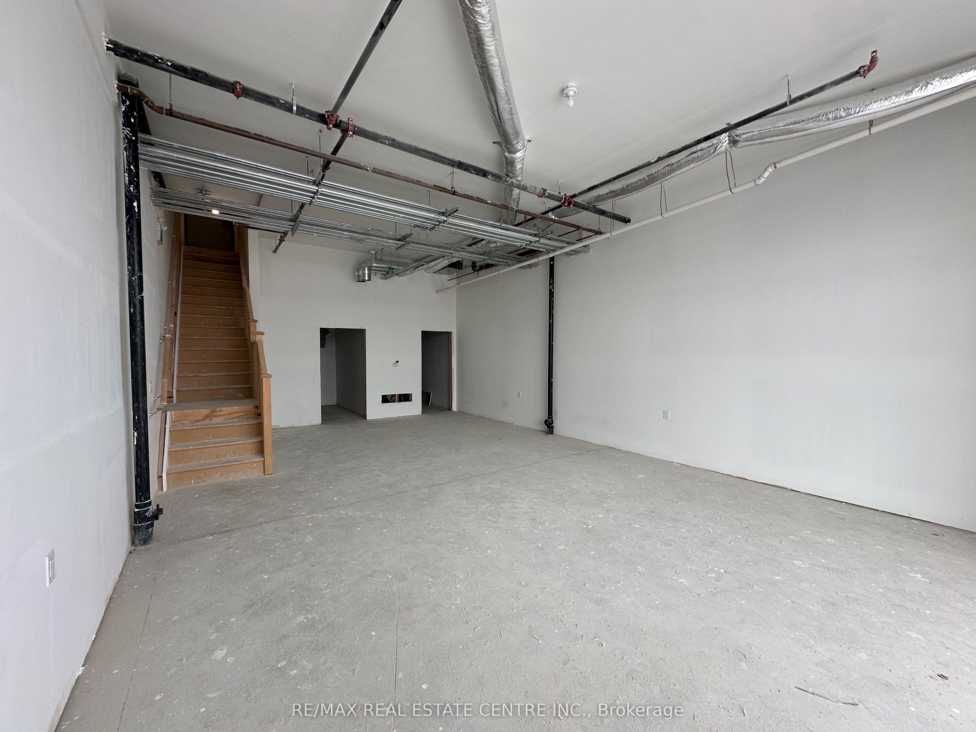 200 Dissette Street 3, Bradford West Gwillimbury, ON L3Z 3G8