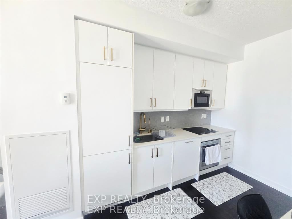 297 College Street 608, Toronto, ON M5T 0C2