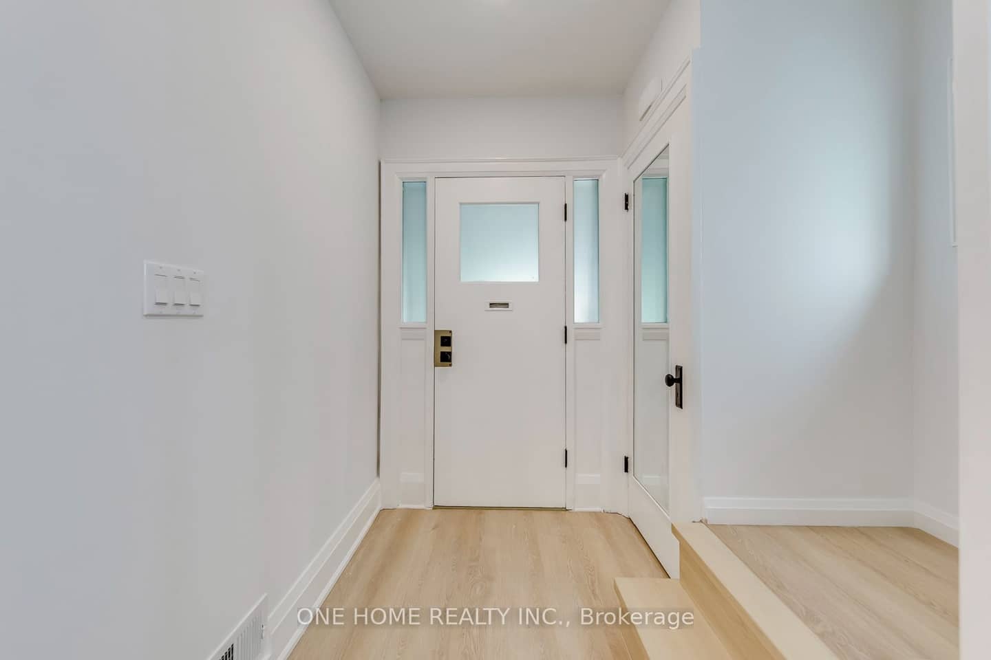 7 Methuen Avenue, Toronto, ON M6S 1Z7