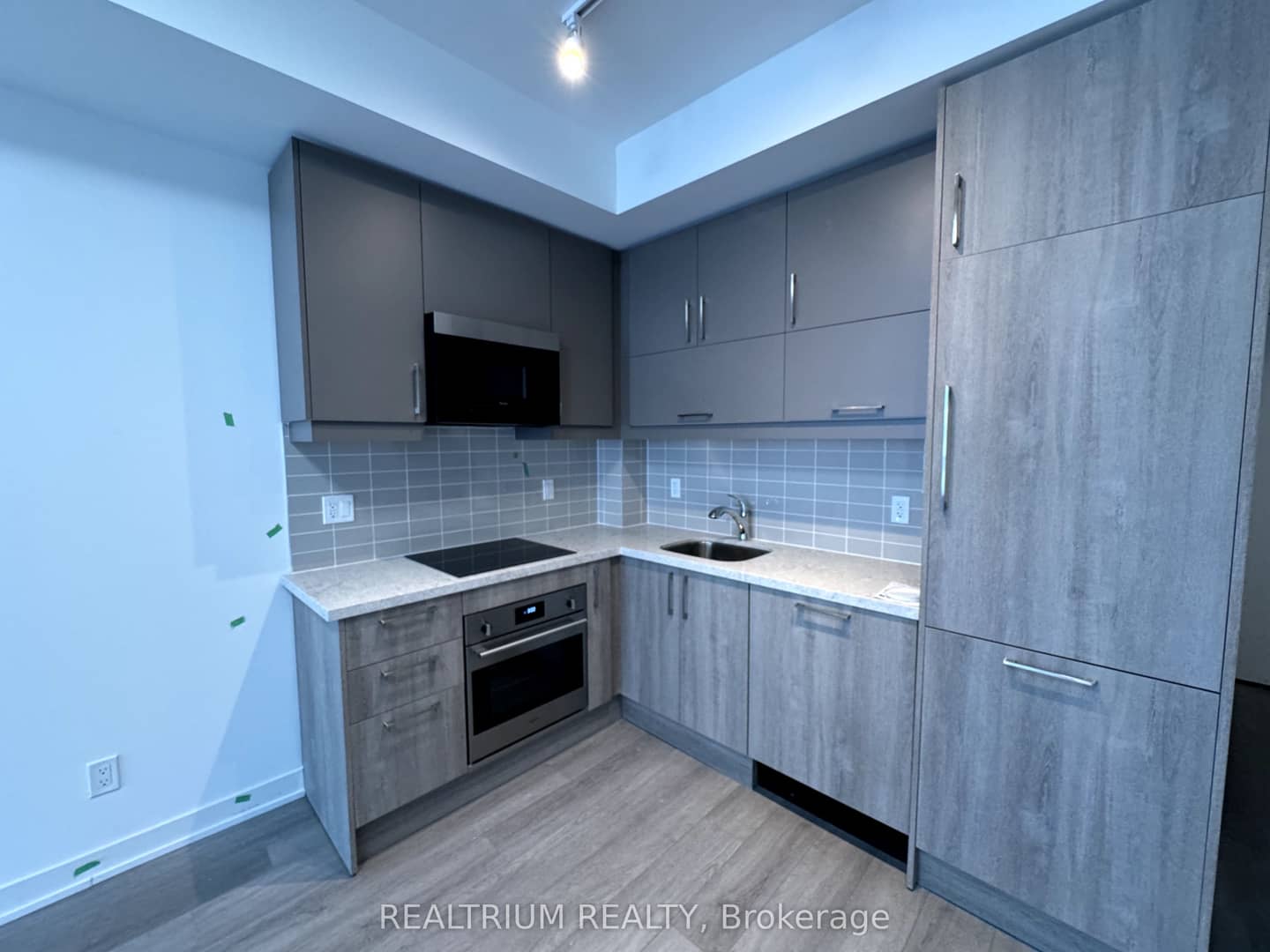 38 Simcoe Promenade 804, Markham, ON L6G 1B3