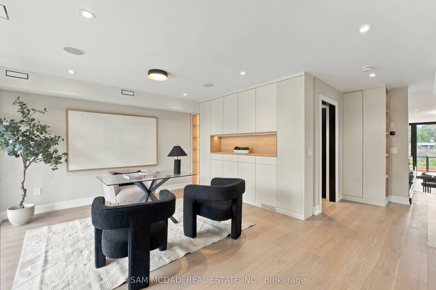 957 Halliday Avenue, Mississauga, ON L5E 1P4