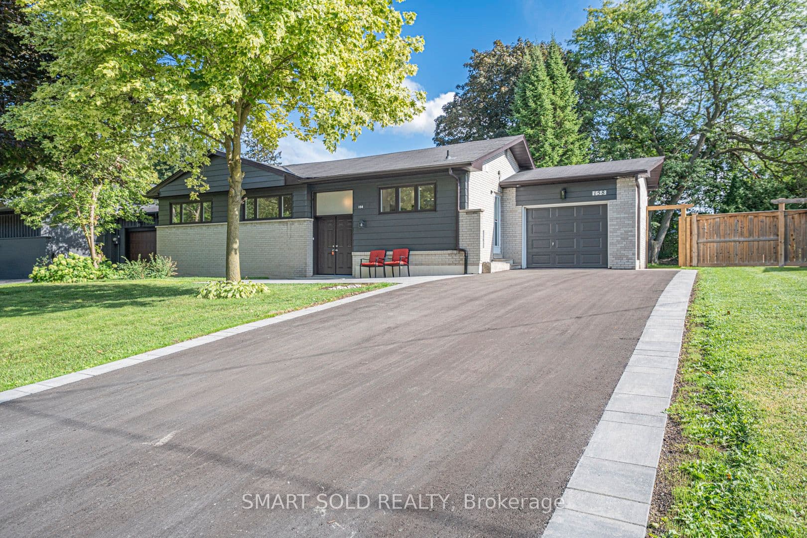 158 Park Avenue, Newmarket, ON L3Y 1V1