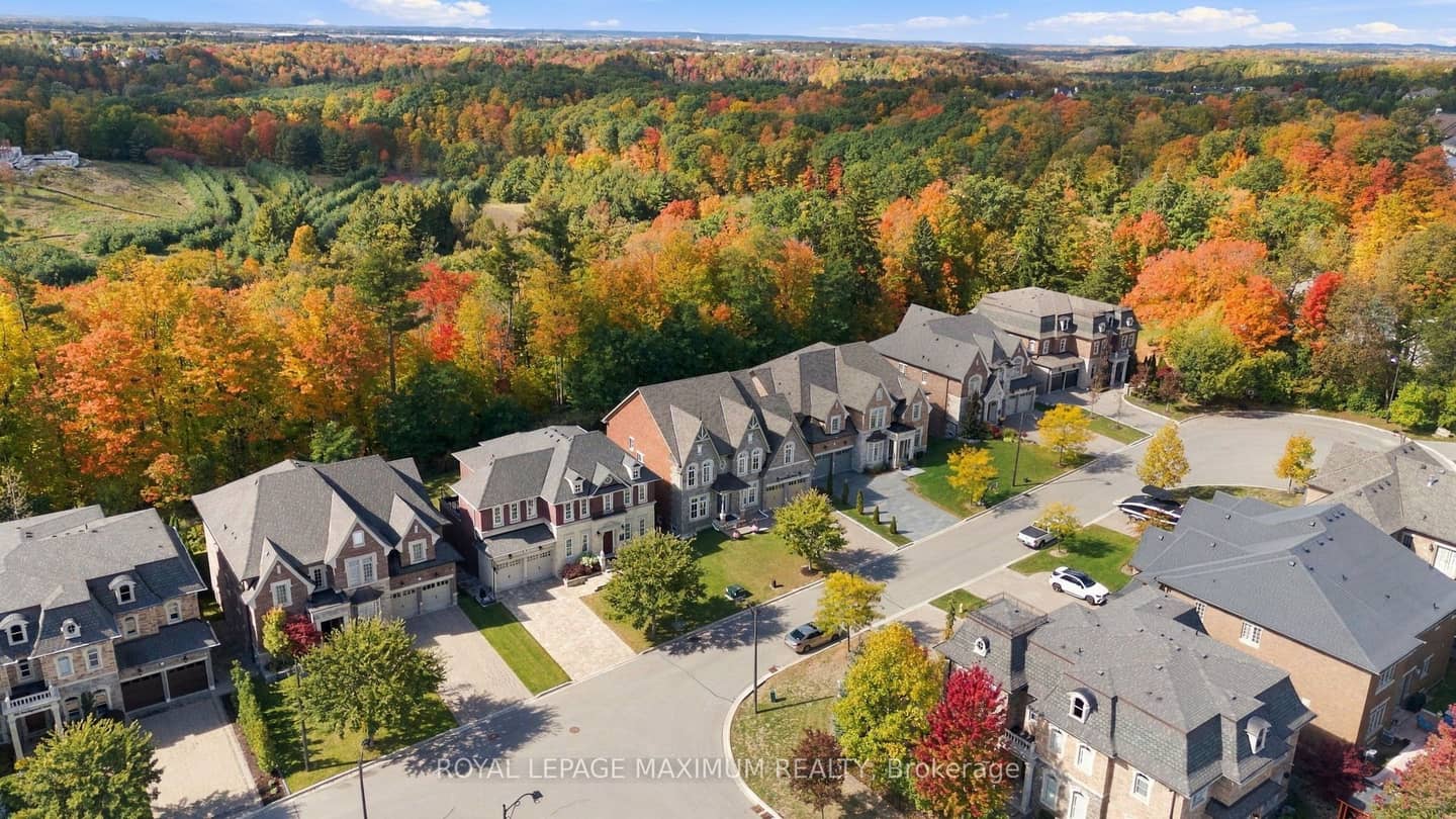 124 Annsleywood Court, Vaughan, ON L4H 4G6