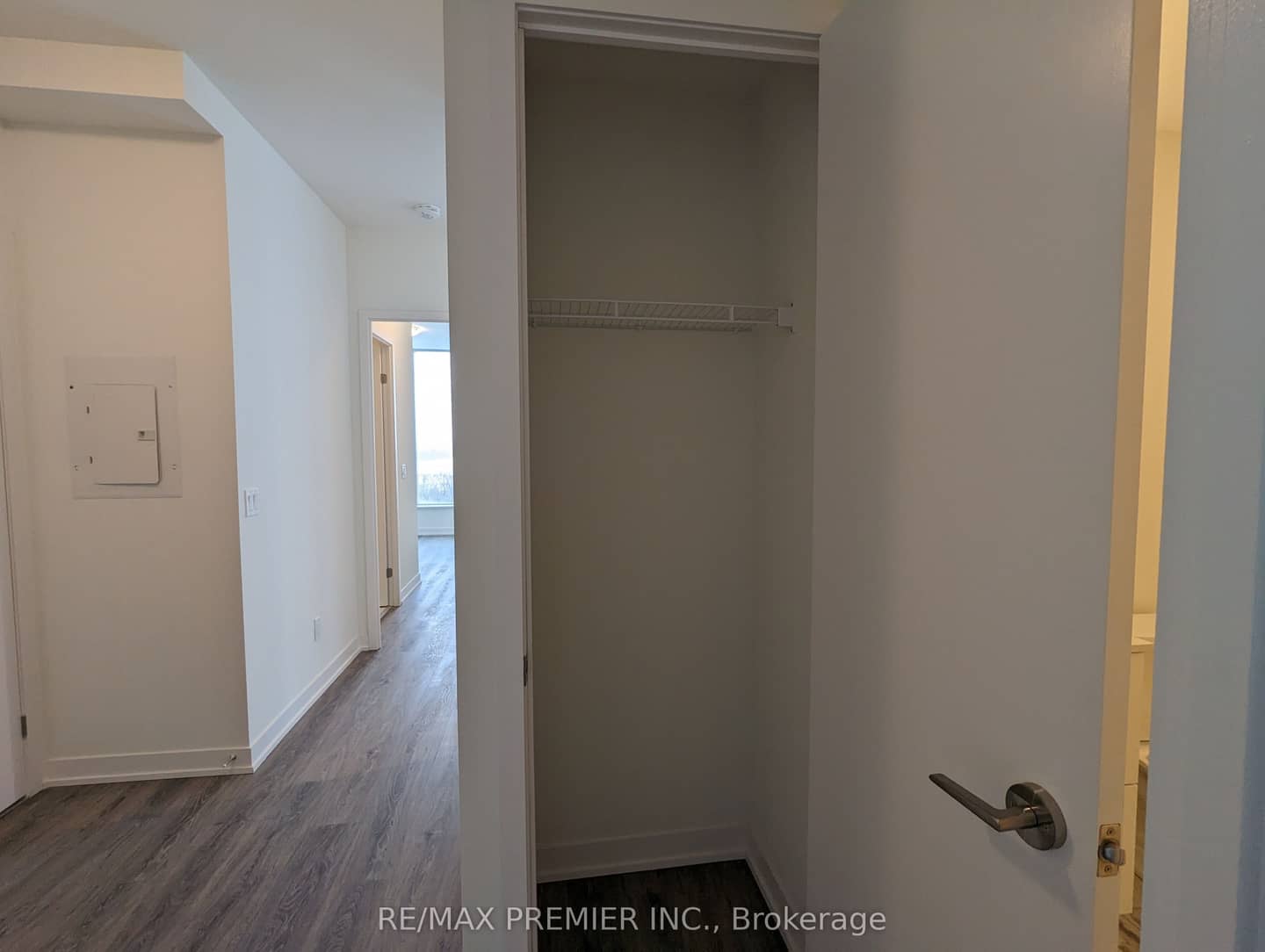6 David Eyer Road 811, Richmond Hill, ON L4S 0N5