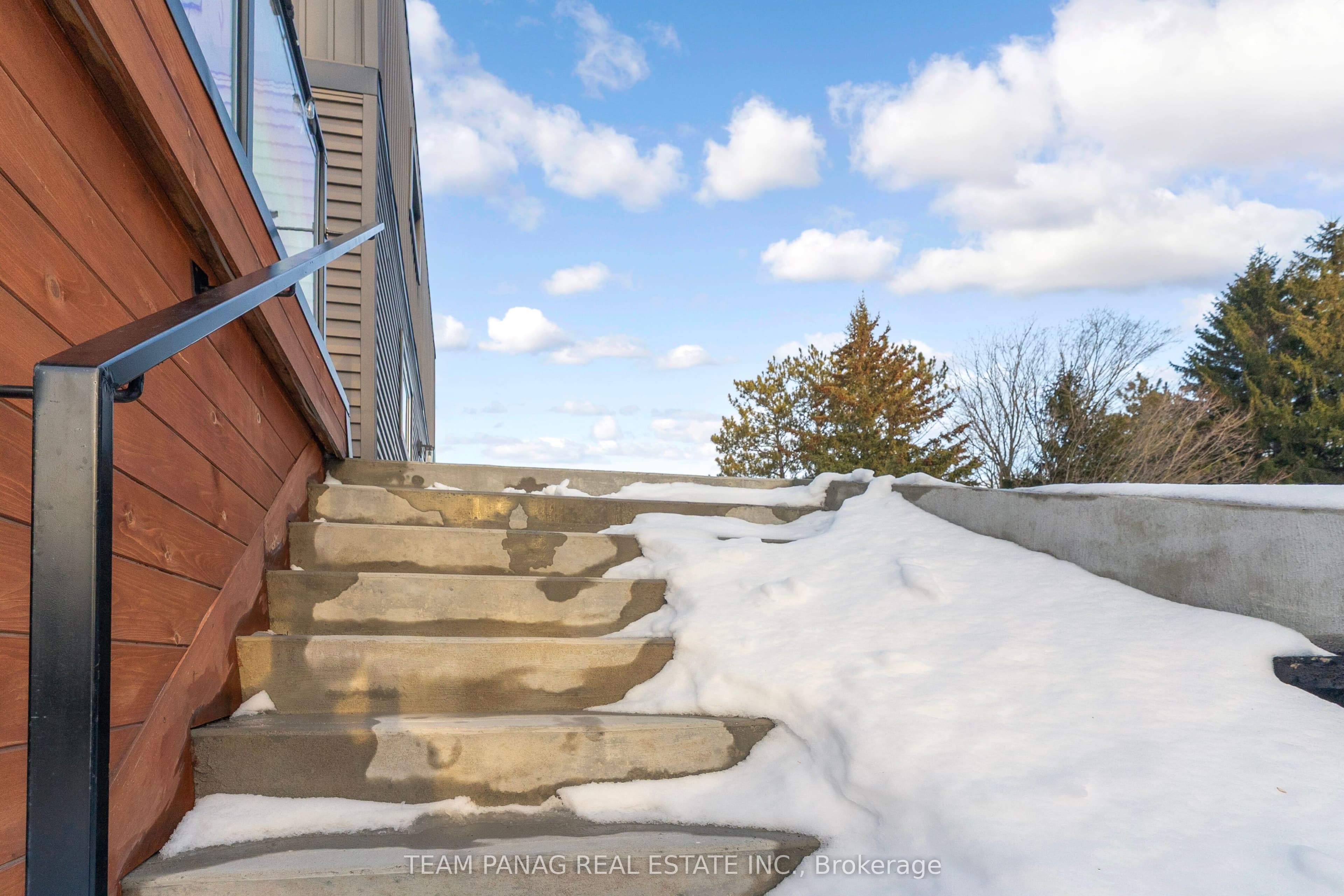 11561 Russell Road, Scugog, ON L9L 1B3
