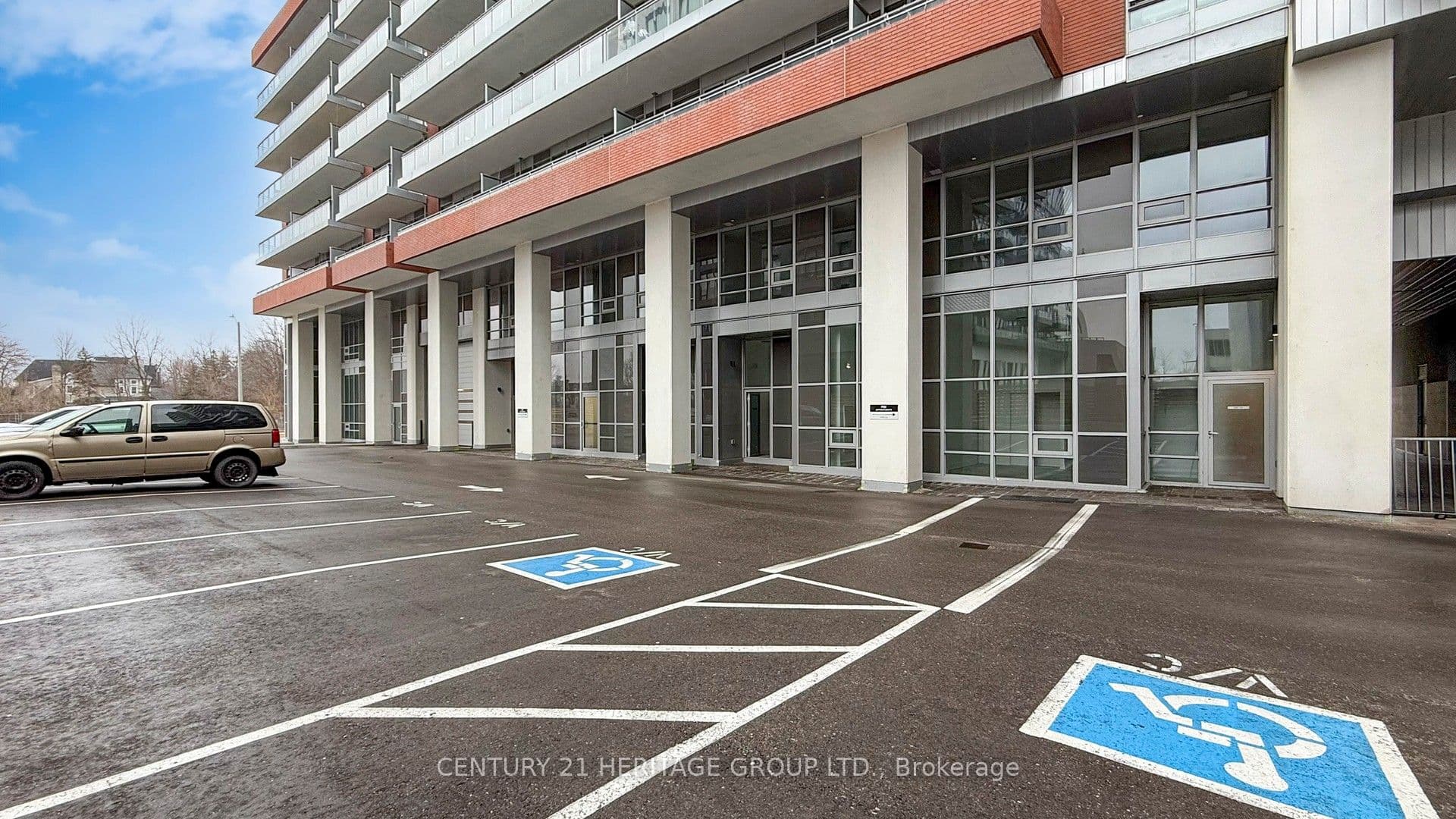 8888 YONGE Street 103 L/W, Richmond Hill, ON L4C 5V6