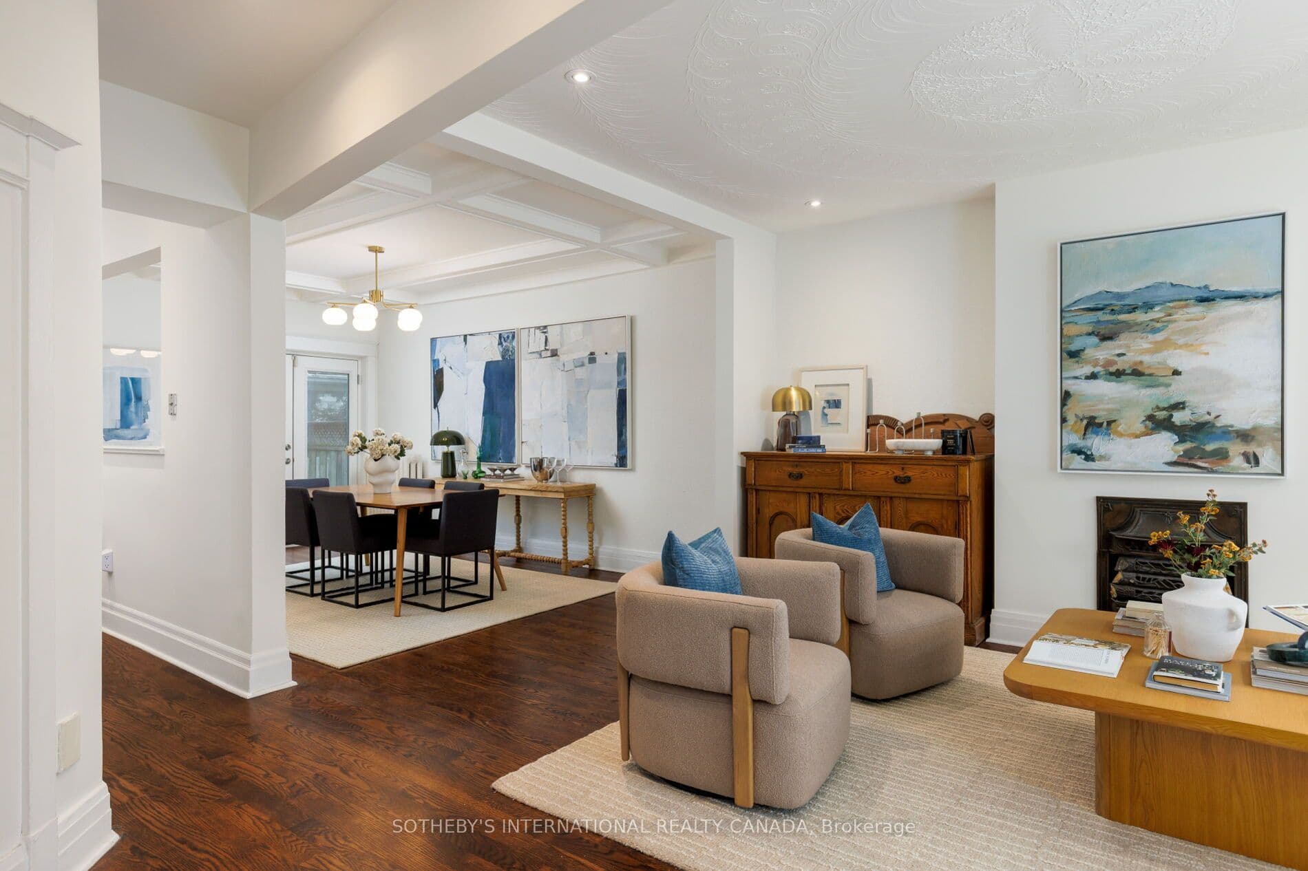126 Hilton Avenue, Toronto, ON M5R 3E7