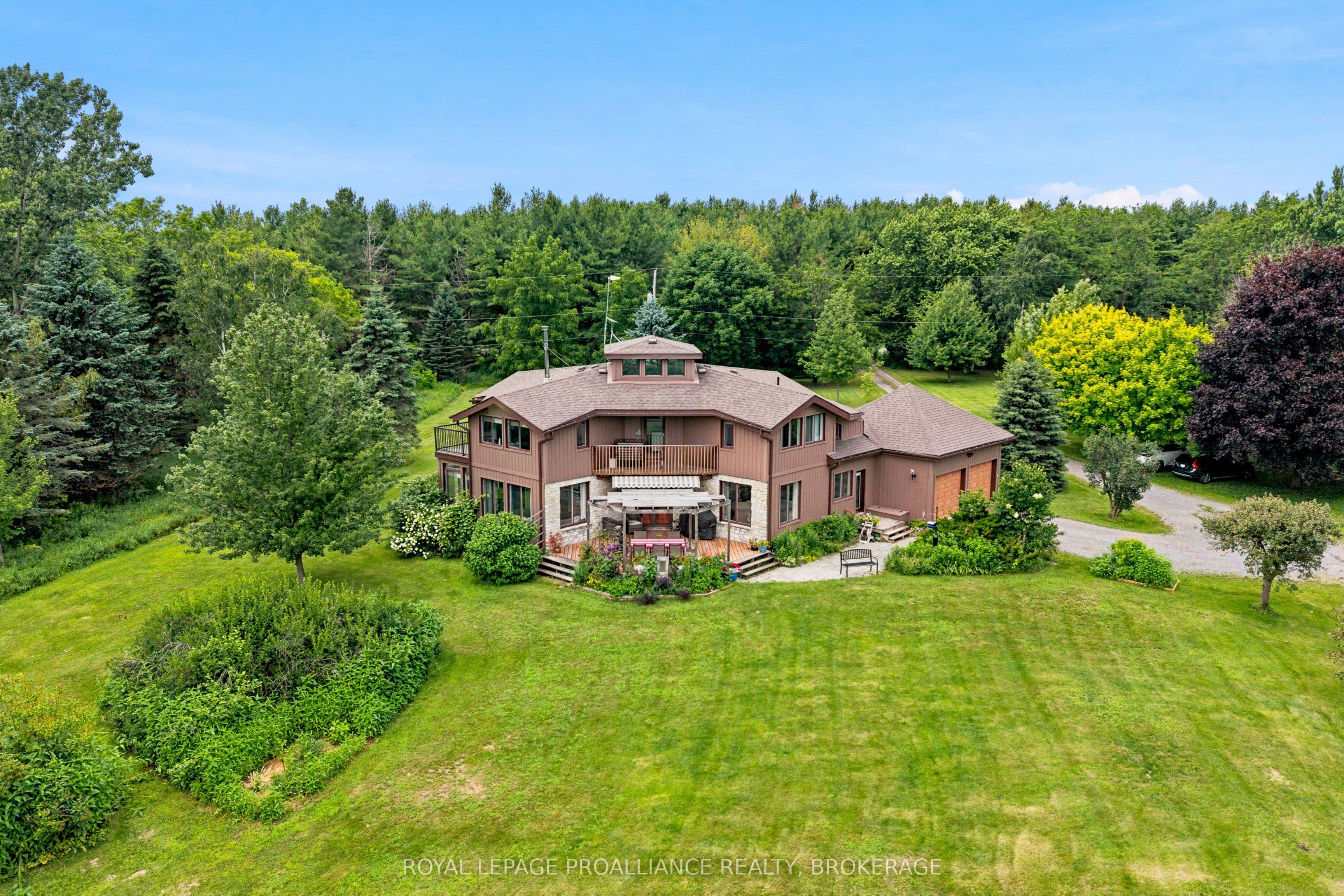 2576 Howe Island Drive, Frontenac Islands, ON K7G 2V6