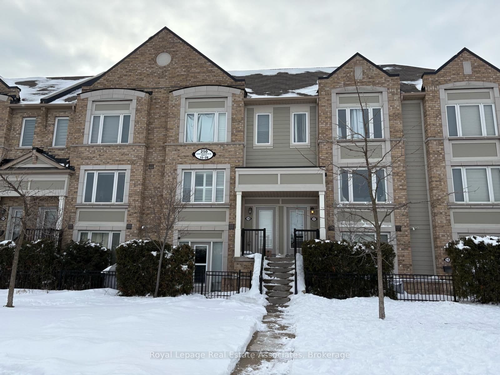 250 Sunny Meadow Boulevard 19, Brampton, ON L6R 3Y6