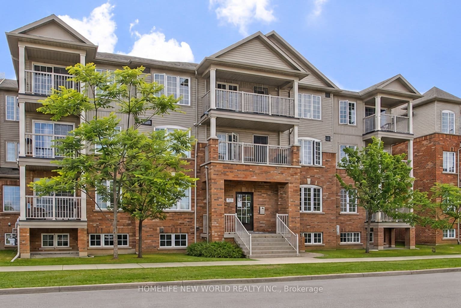 133 Isaac Devins Boulevard 3, Toronto, ON M9M 0C4