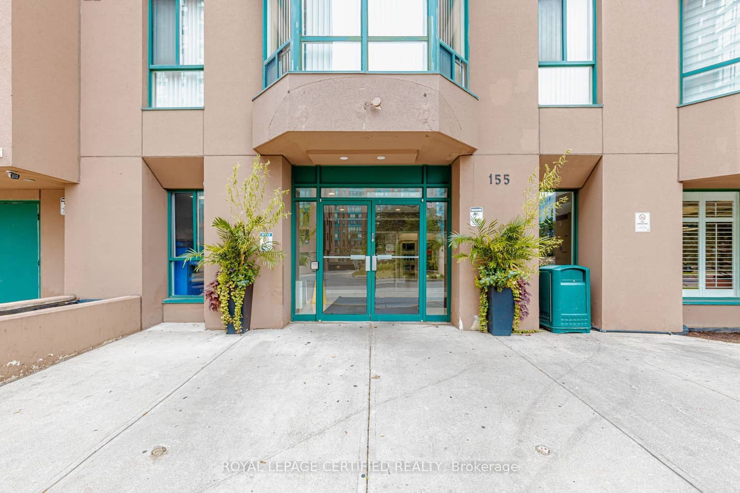 155 Hillcrest Avenue PH15, Mississauga, ON L5B 3Z2