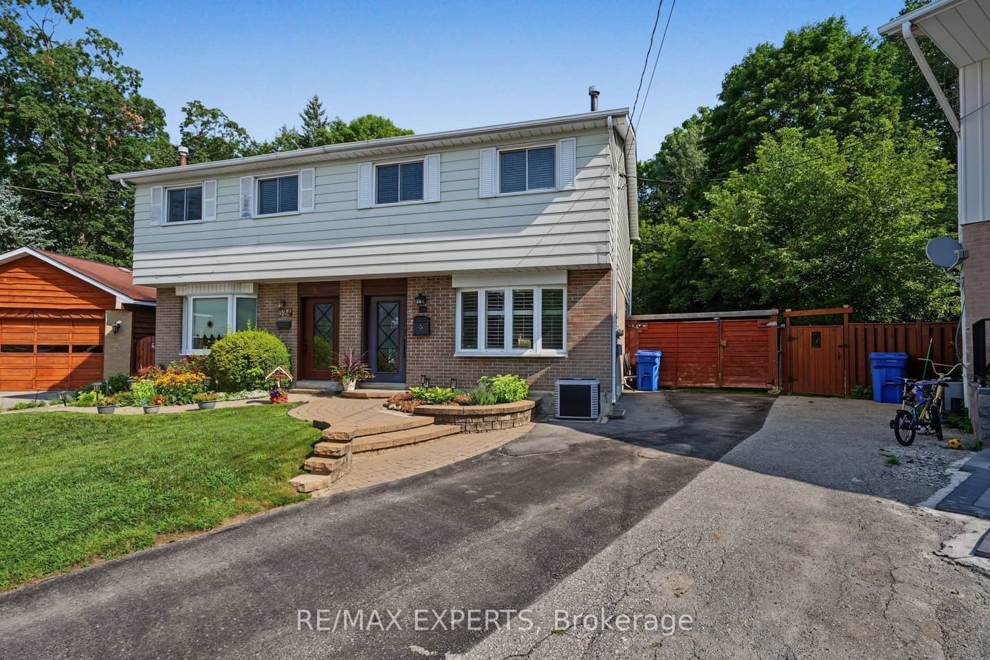 326 Oakwood Court, Newmarket, ON L3Y 3C8