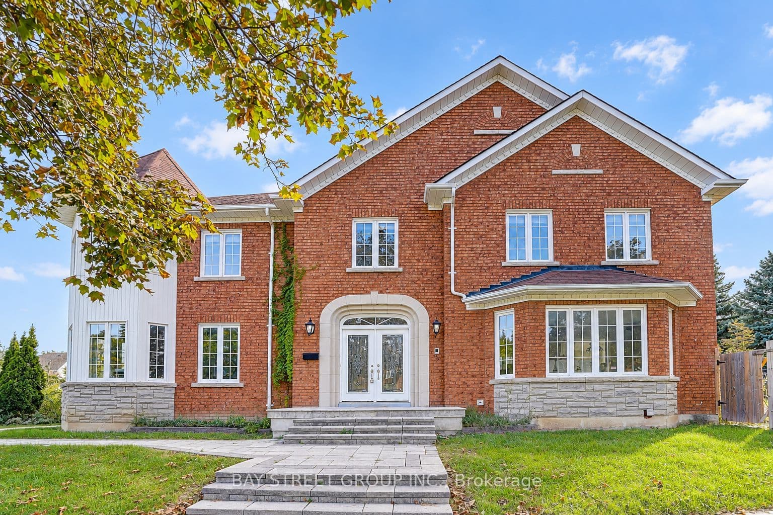 411 Weldrick Road E, Richmond Hill, ON L4B 2M8