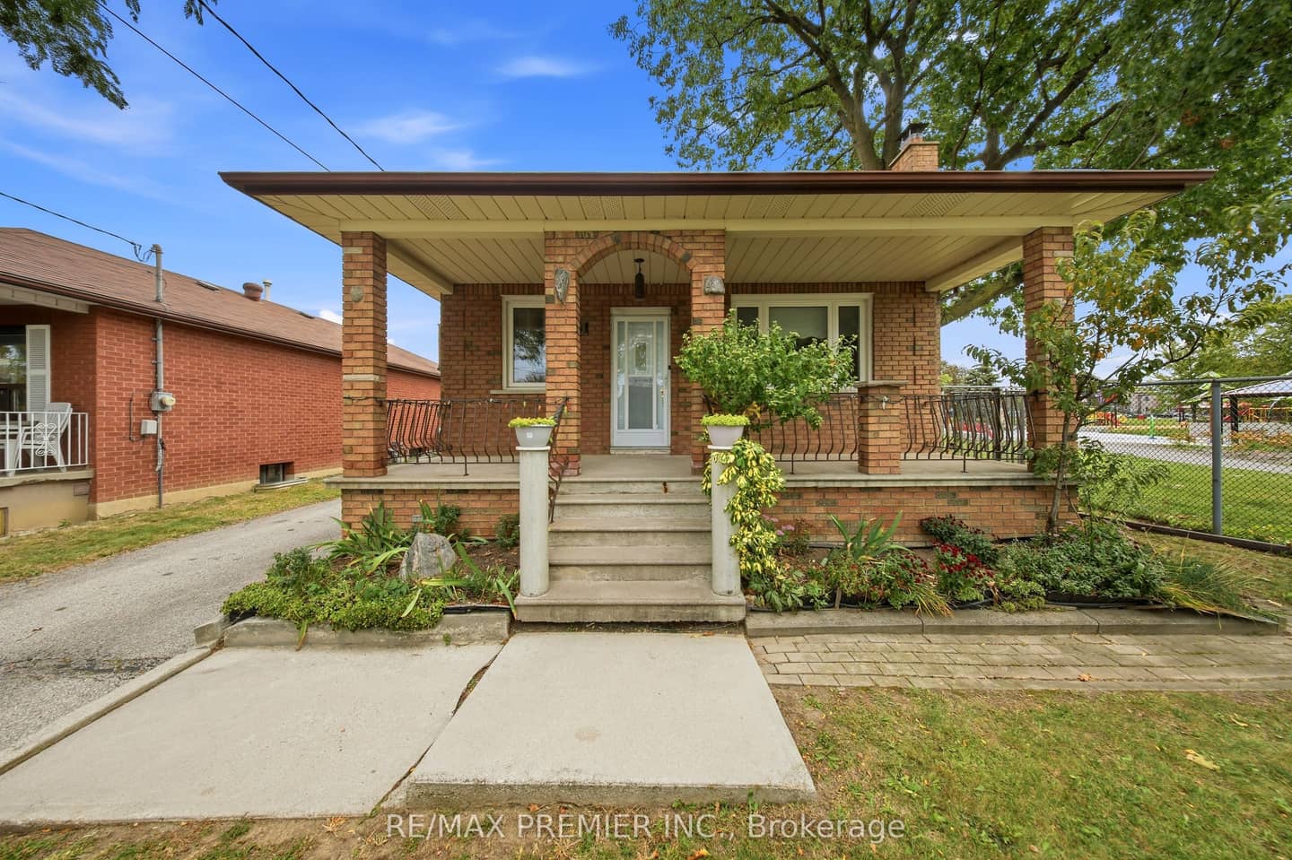 1 Mayo Drive, Toronto, ON M6L 2X1