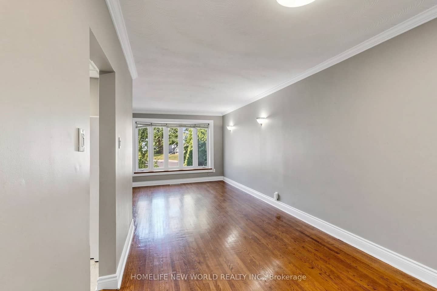 65 Walter Avenue, Newmarket, ON L3Y 2T4