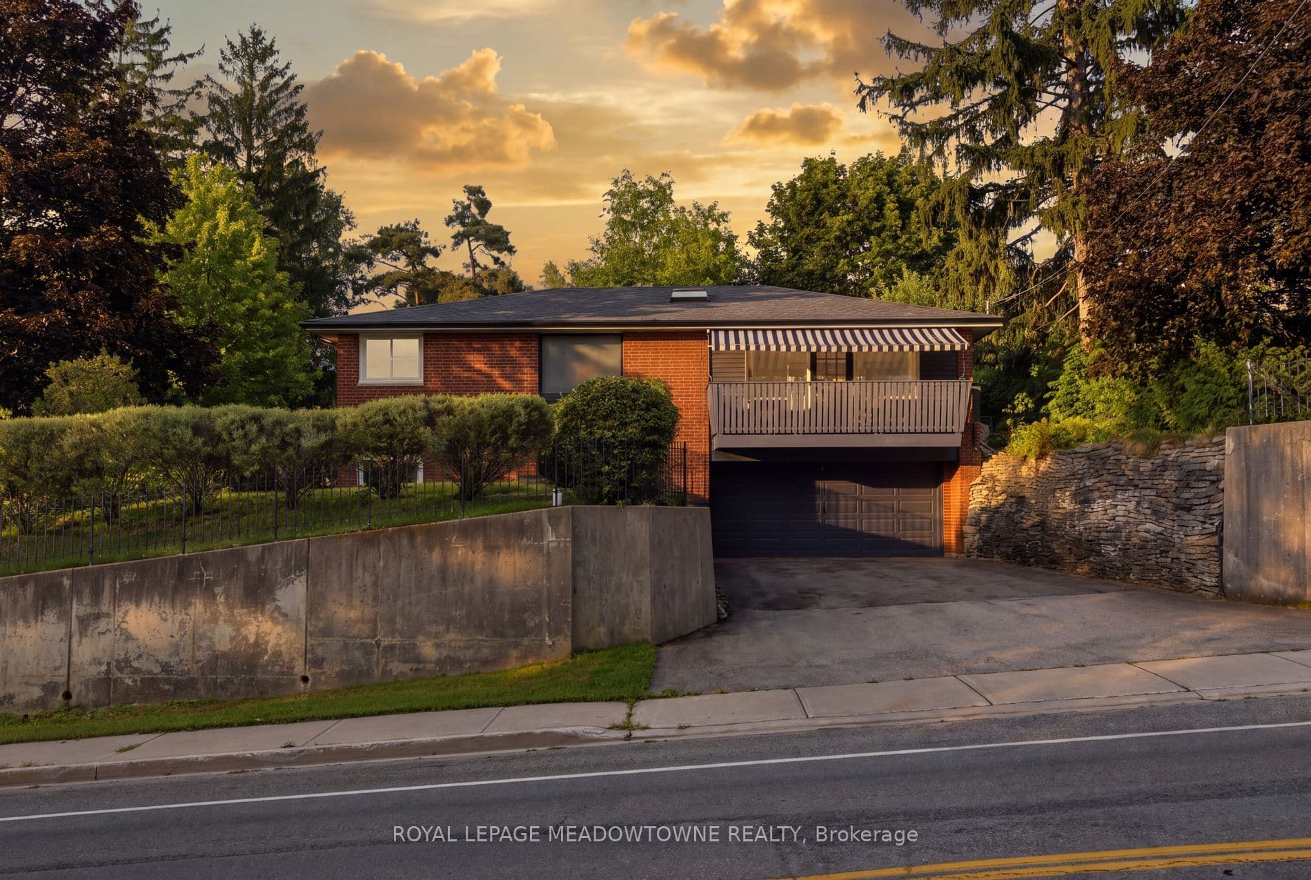 273 Maple Avenue, Halton Hills, ON L7G 1W6