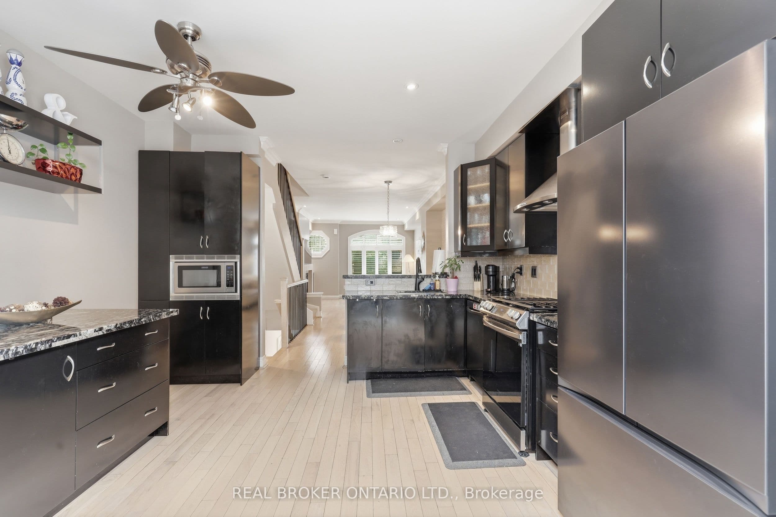 39 Lobo Mews, Toronto, ON M8Z 0B2