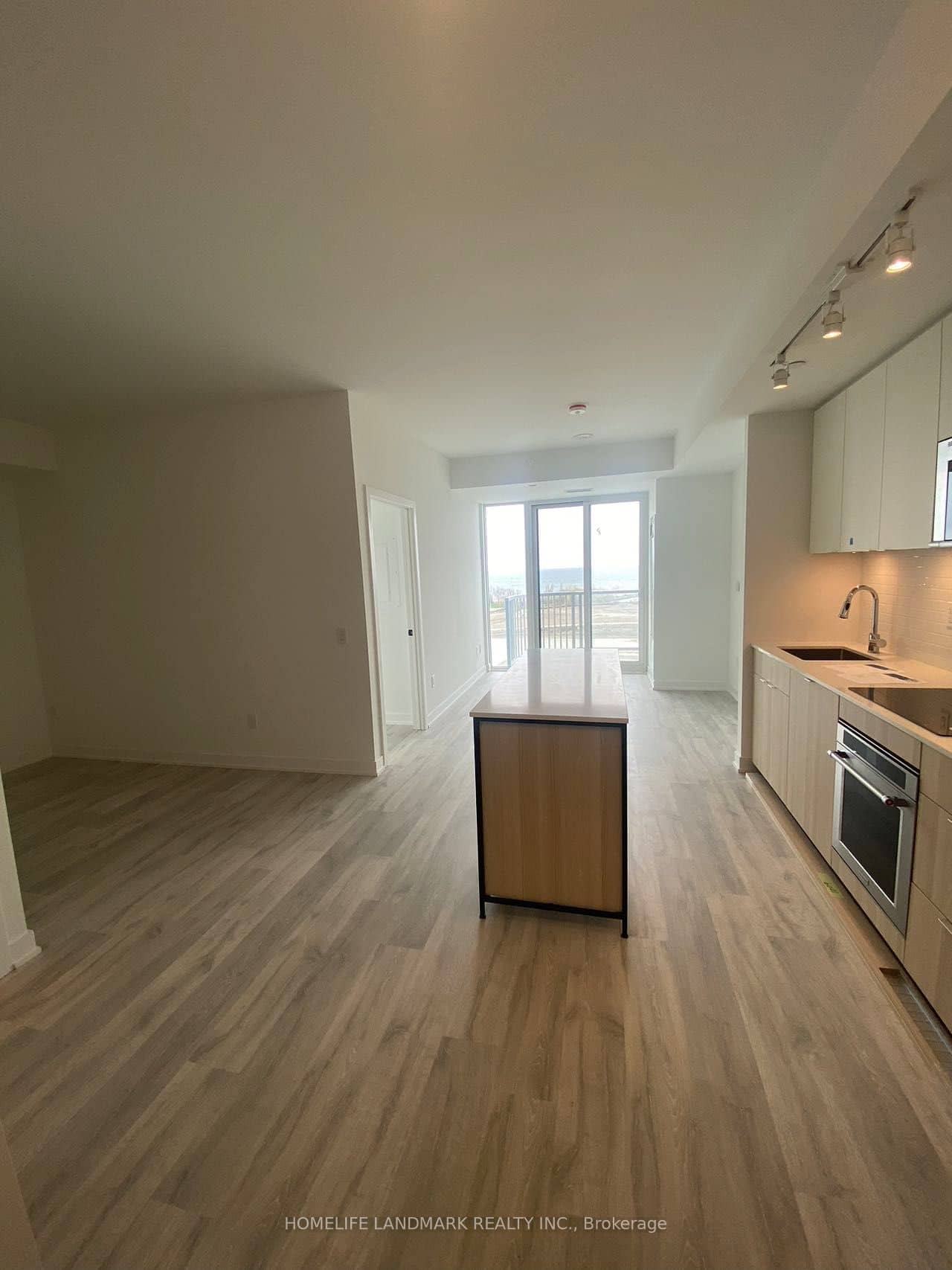 220 Missinnihe Way 1009, Mississauga, ON L5H 1G5