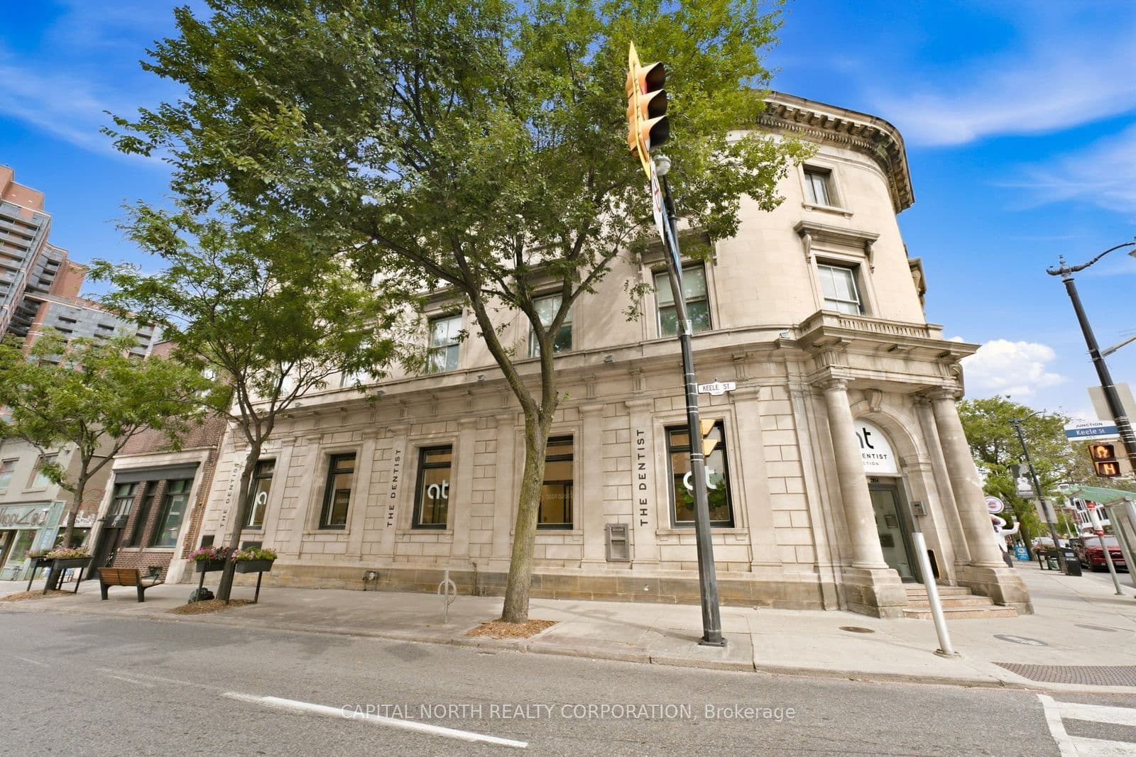 2854 Dundas Street W 3, Toronto, ON M6P 1Y7