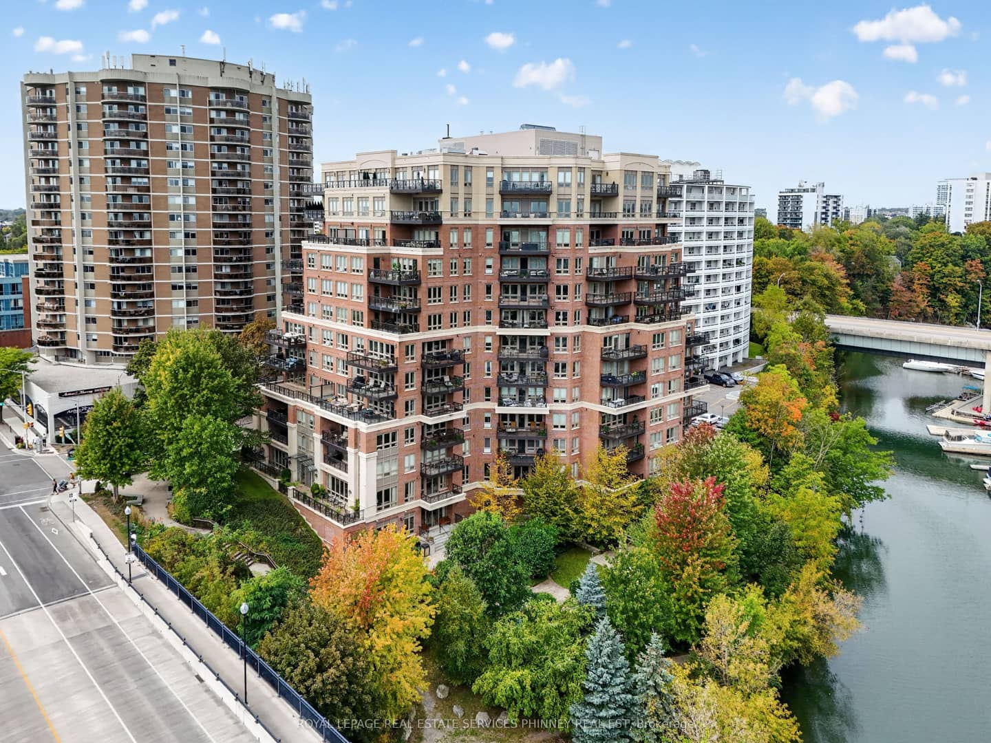 111 Forsythe Street 604, Oakville, ON L6K 3J9